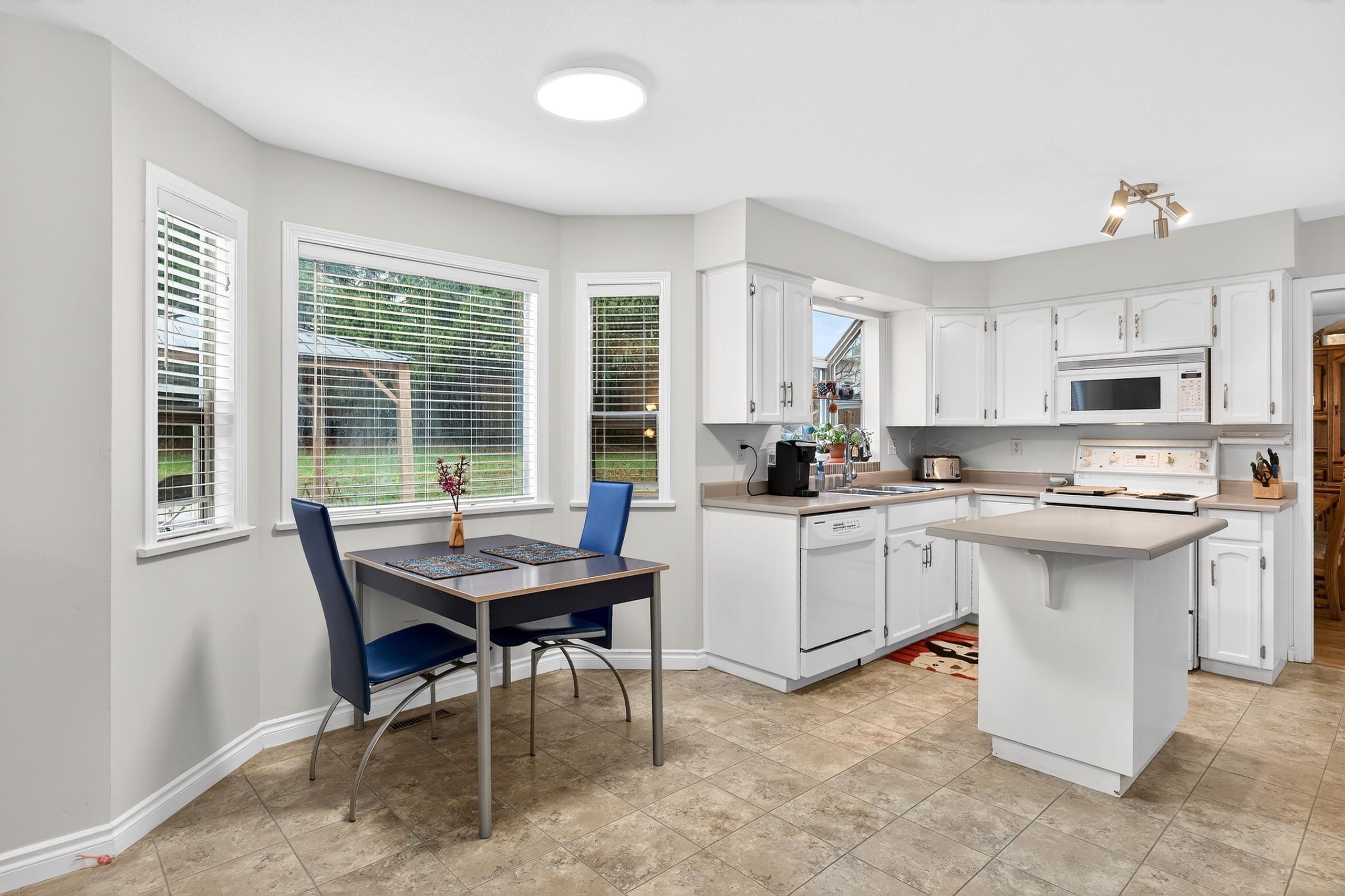 









885


165

Street,
Surrey,




BC
V4A 9C1

