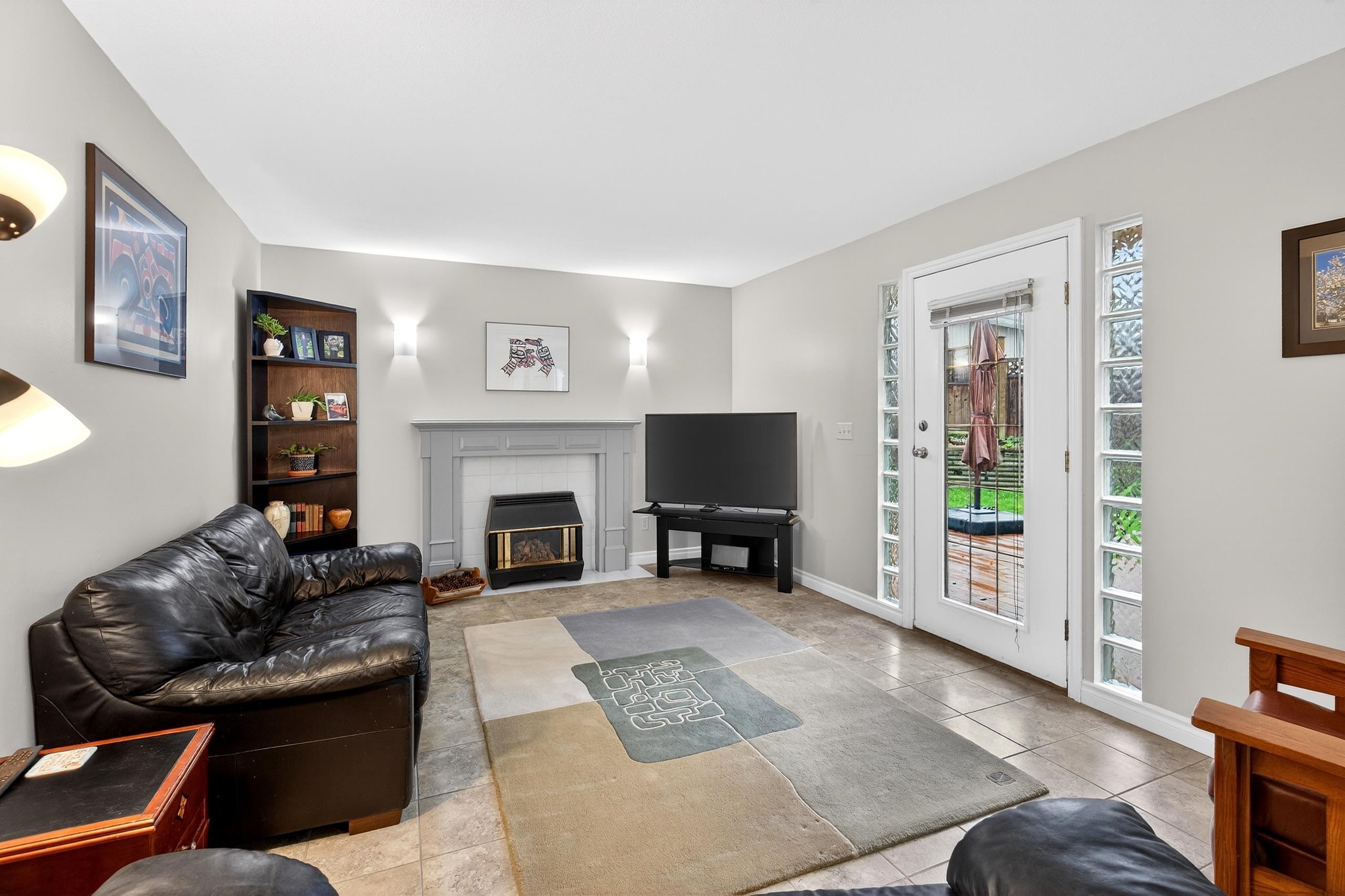 









885


165

Street,
Surrey,




BC
V4A 9C1

