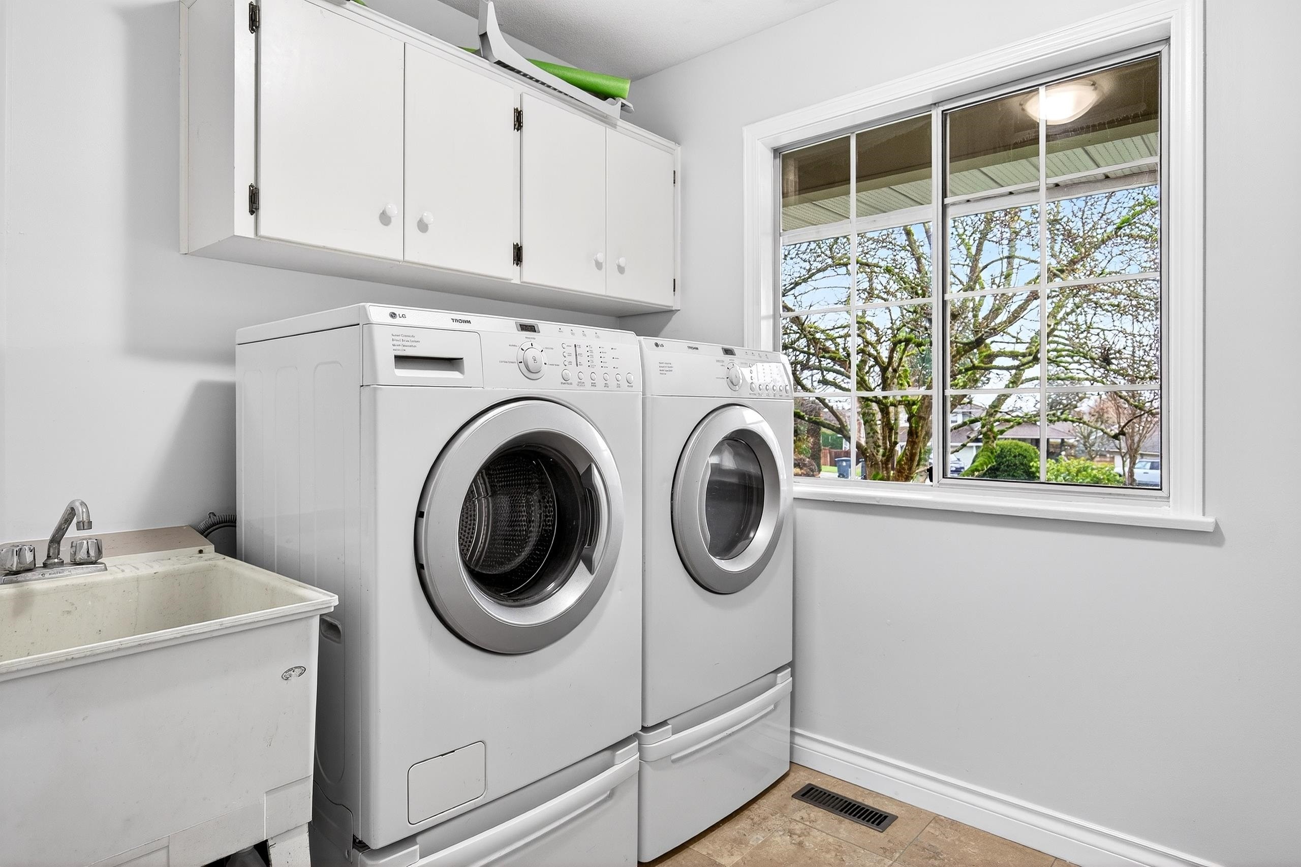 









885


165

Street,
Surrey,




BC
V4A 9C1

