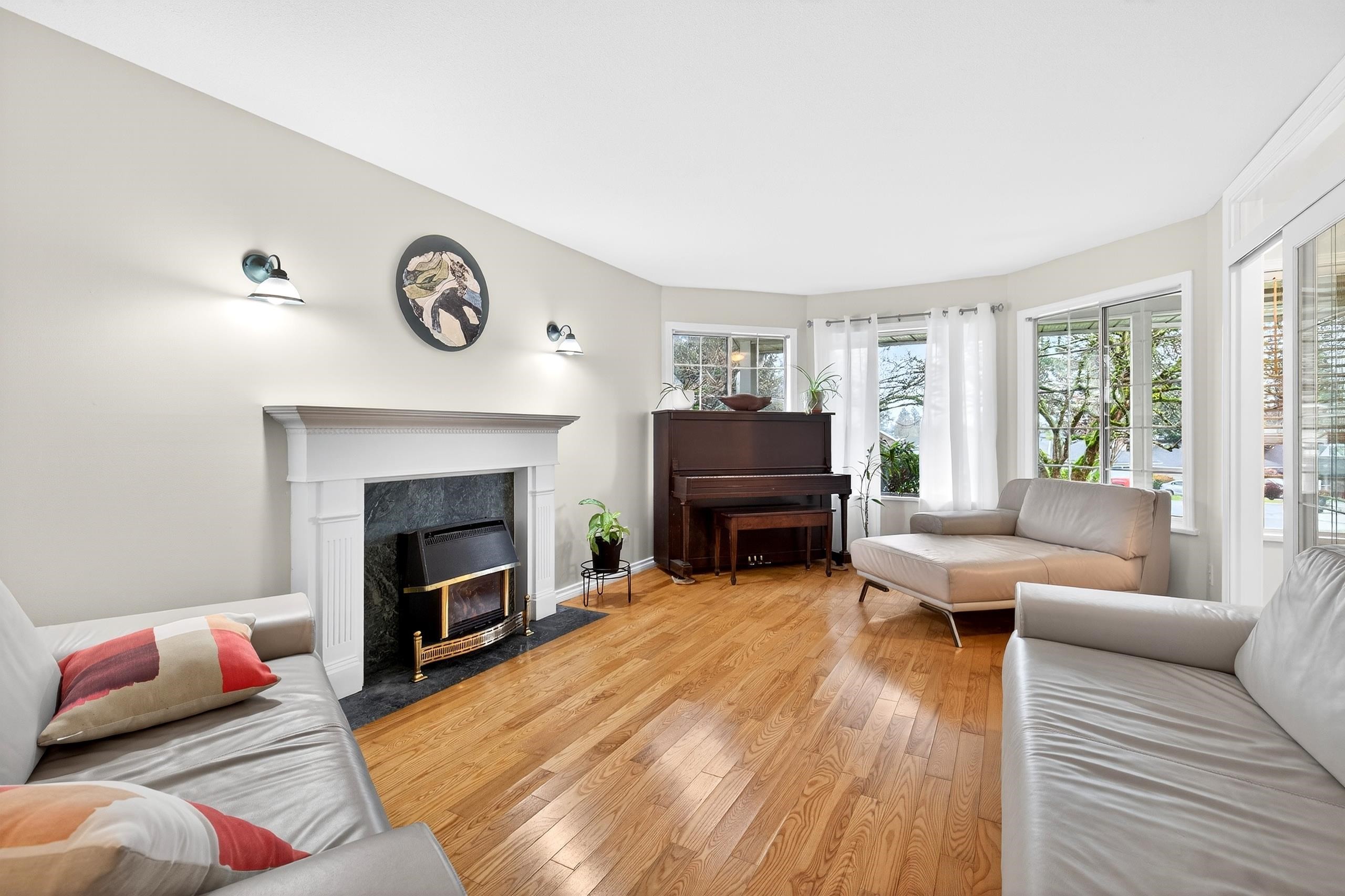 









885


165

Street,
Surrey,




BC
V4A 9C1

