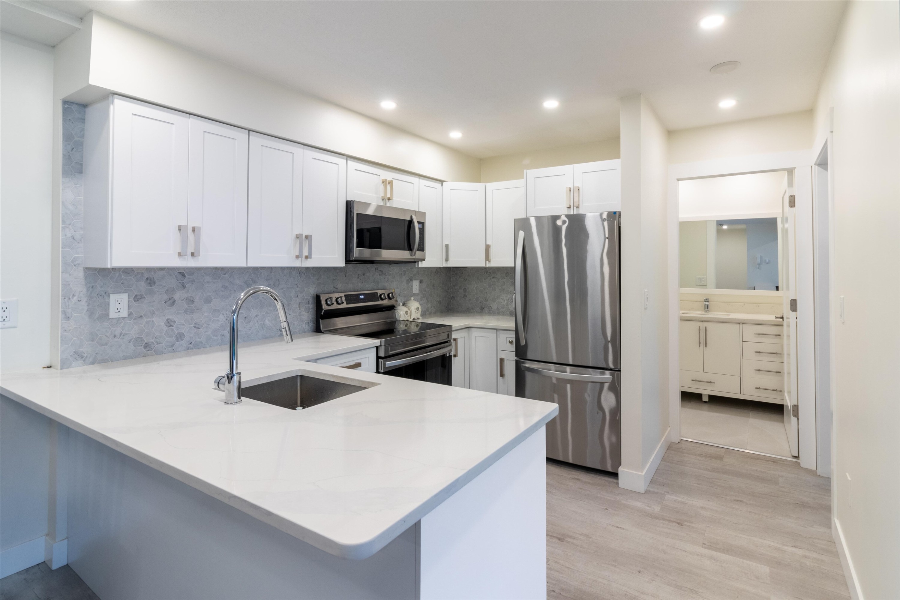 









7115


134

Street, 12,
Surrey,




BC
V3W 4T1

