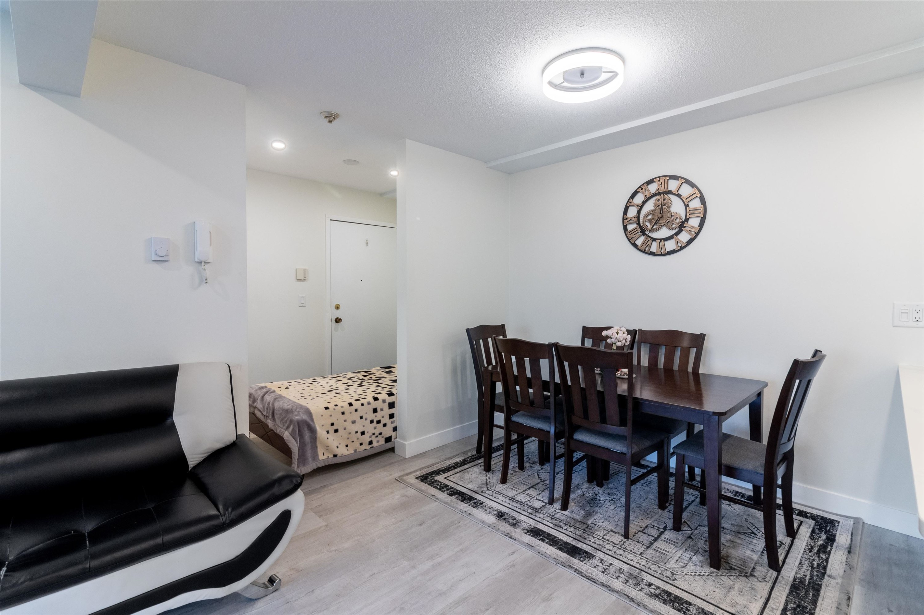 









7115


134

Street, 12,
Surrey,




BC
V3W 4T1


