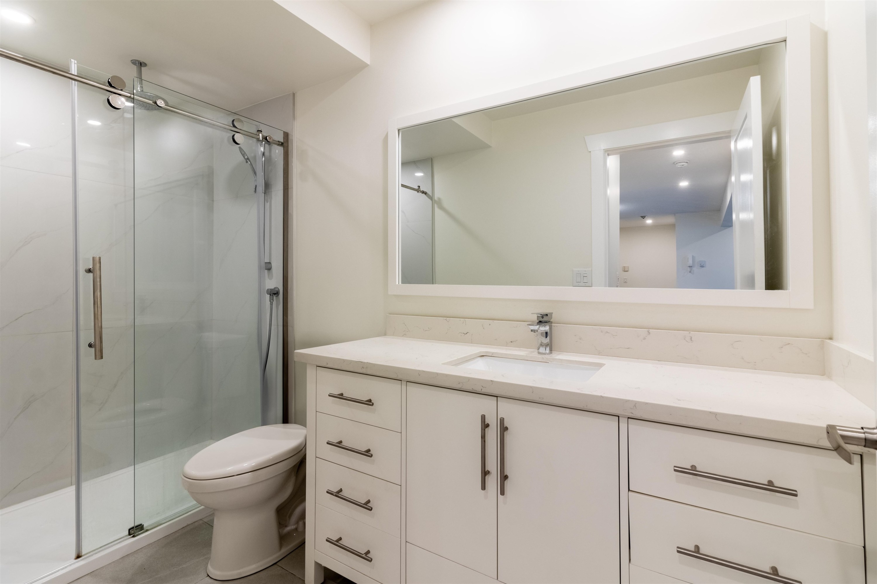 









7115


134

Street, 12,
Surrey,




BC
V3W 4T1

