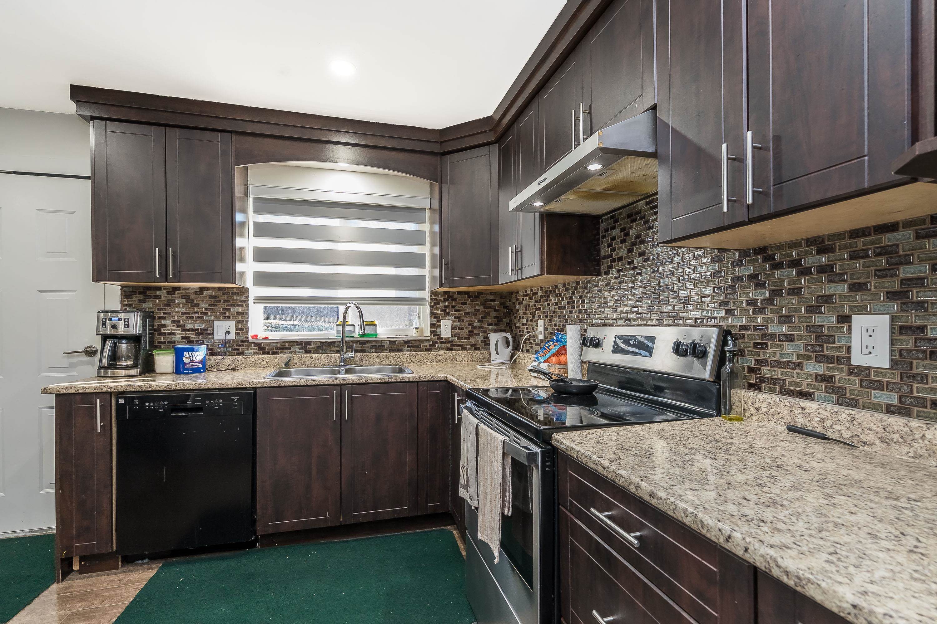 









7902


Heron

Street,
Mission,




BC
V2V 6A1

