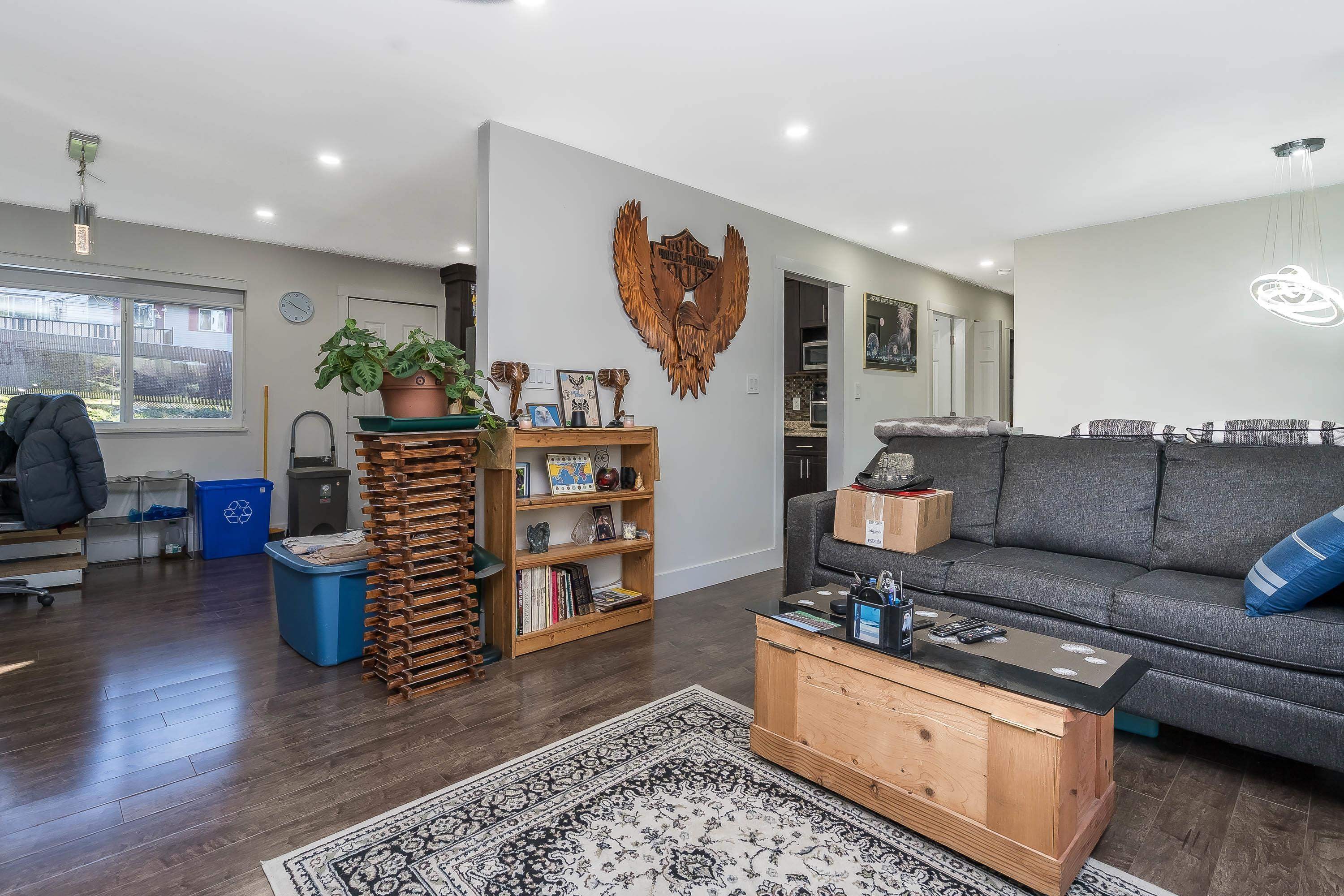 









7902


Heron

Street,
Mission,




BC
V2V 6A1

