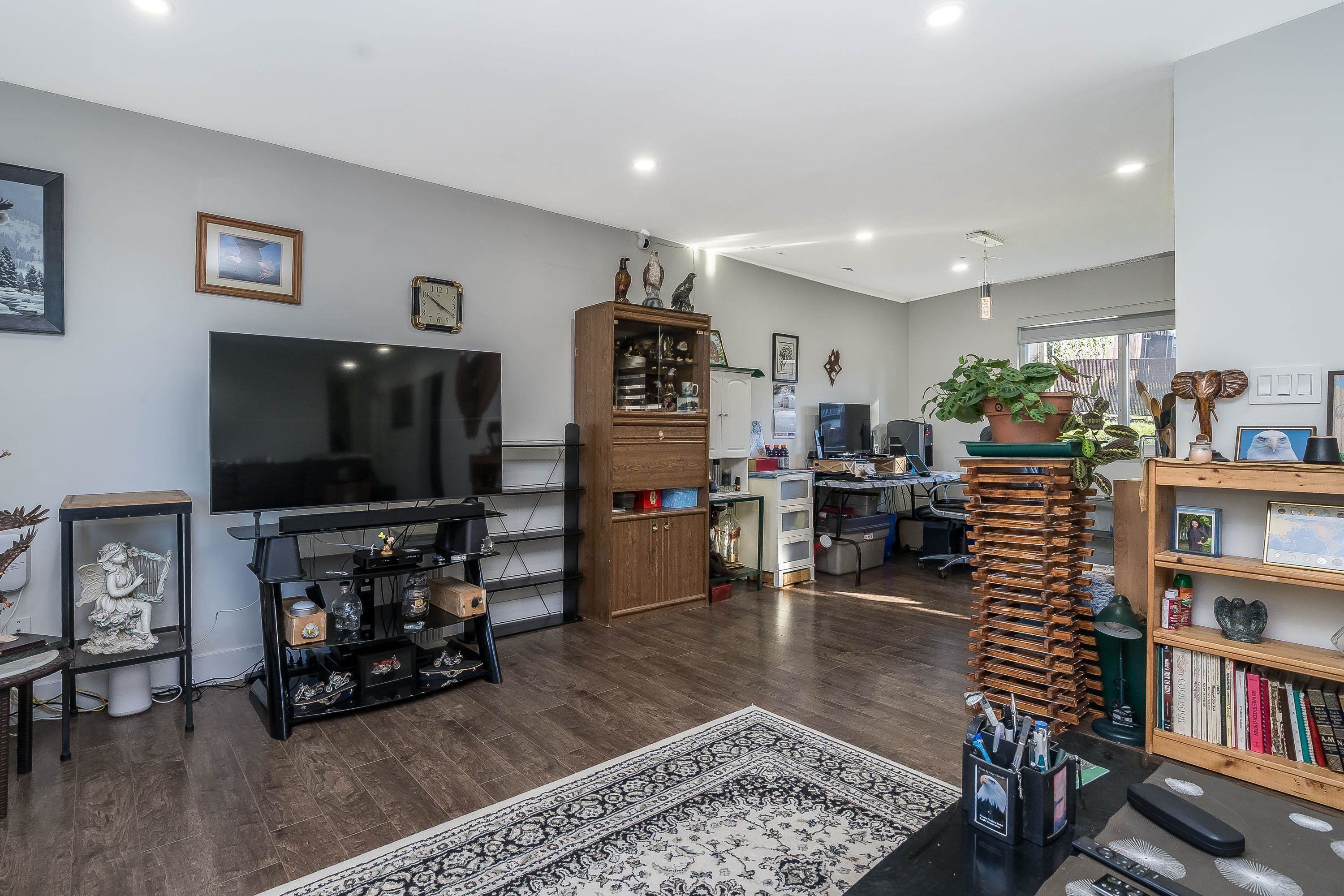 









7902


Heron

Street,
Mission,




BC
V2V 6A1

