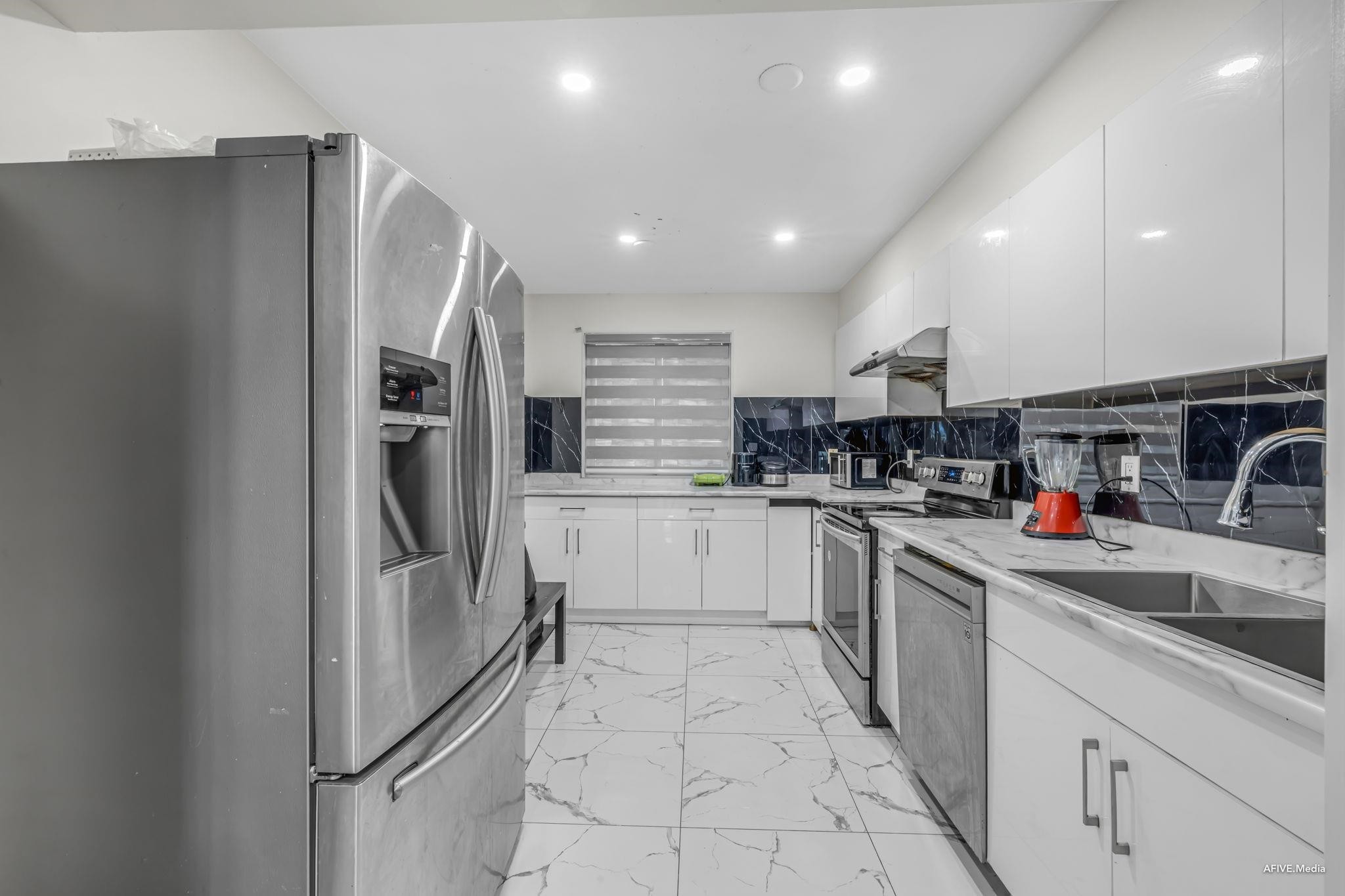 









9955


140

Street, 56,
Surrey,




BC
V3T 4M4


