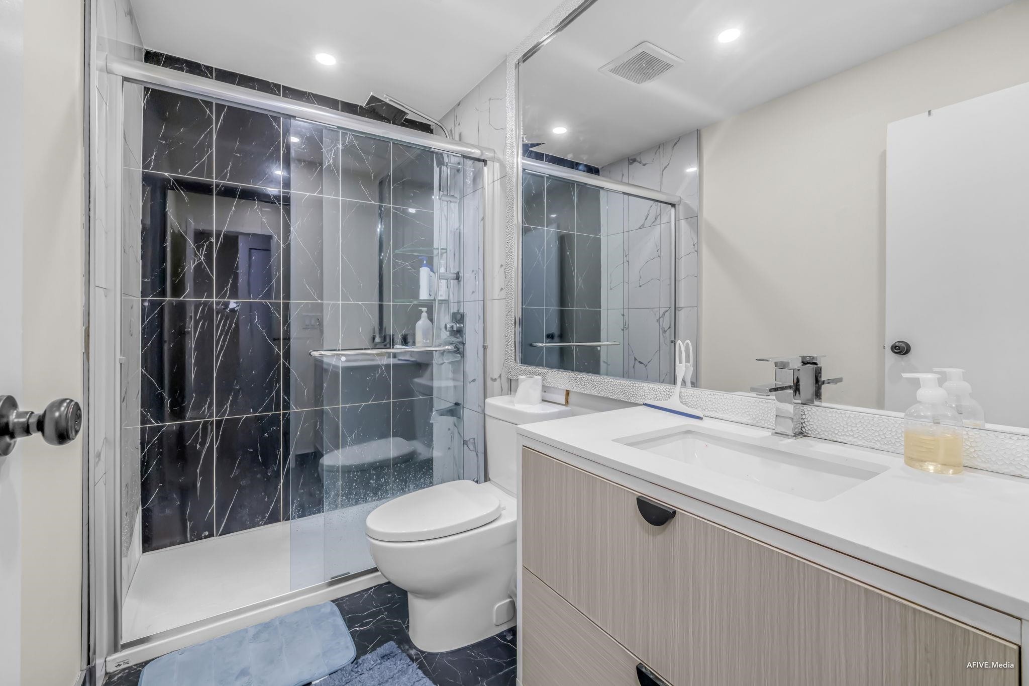









9955


140

Street, 56,
Surrey,




BC
V3T 4M4

