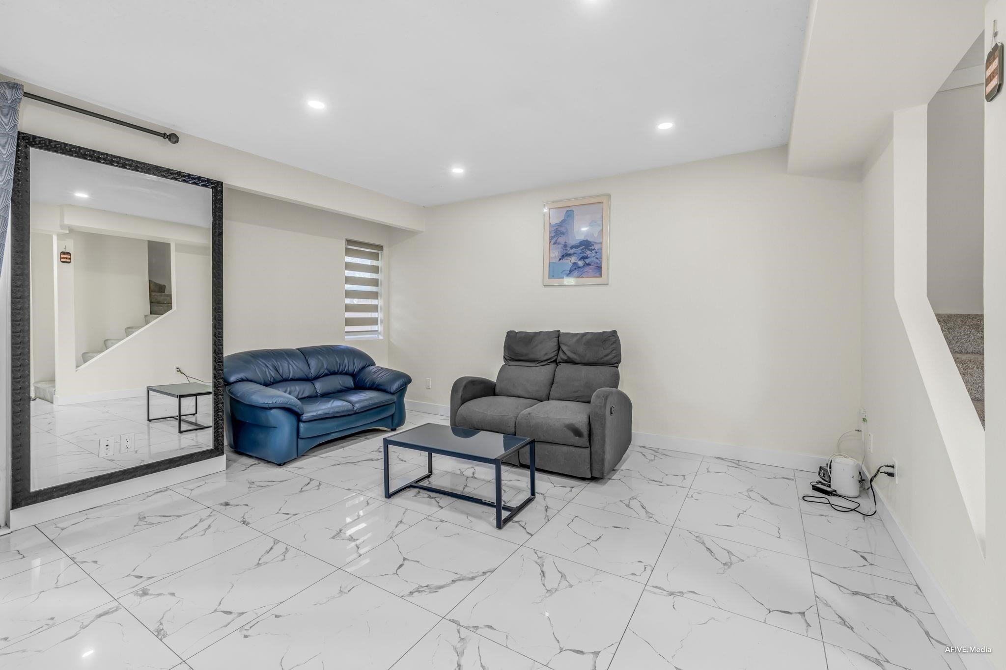 









9955


140

Street, 56,
Surrey,




BC
V3T 4M4

