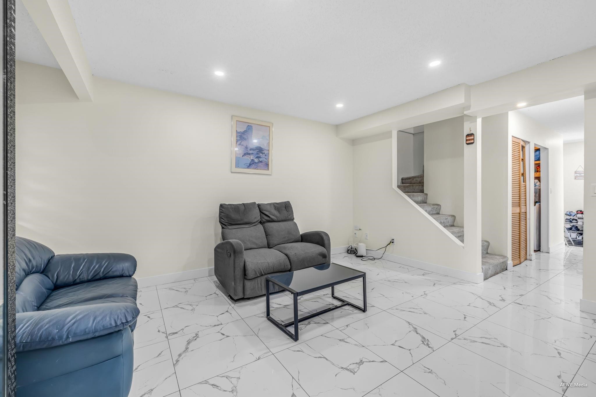 









9955


140

Street, 56,
Surrey,




BC
V3T 4M4

