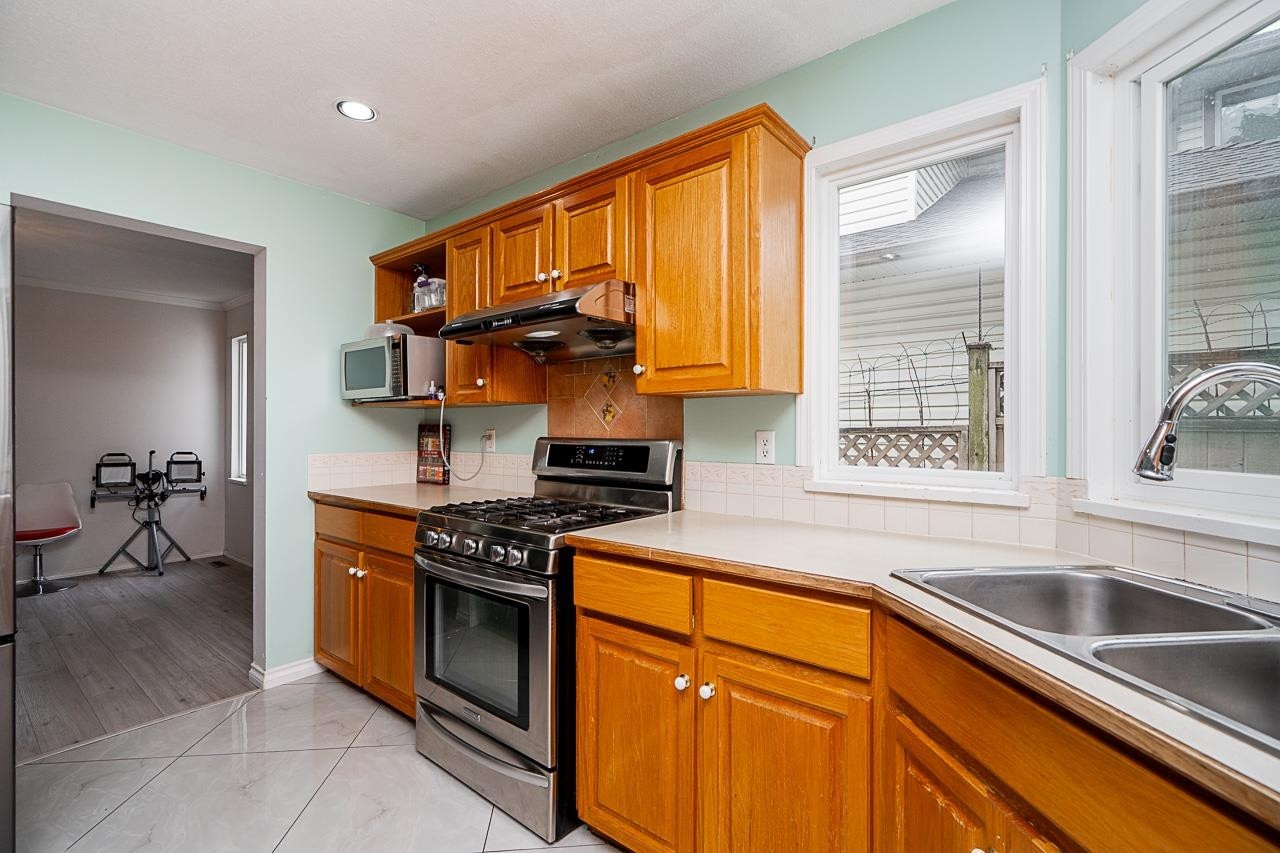 









16089


80

Avenue,
Surrey,




BC
V4N 0X1


