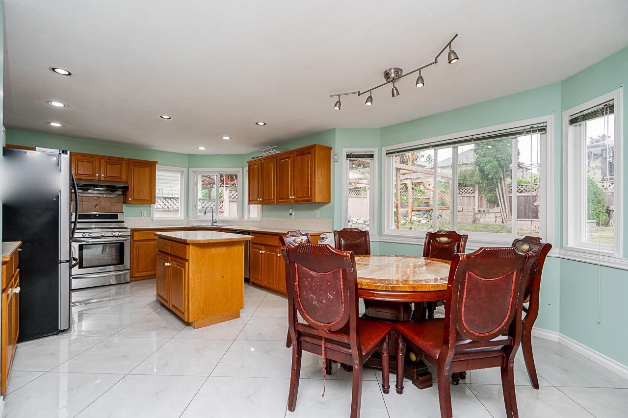 









16089


80

Avenue,
Surrey,




BC
V4N 0X1

