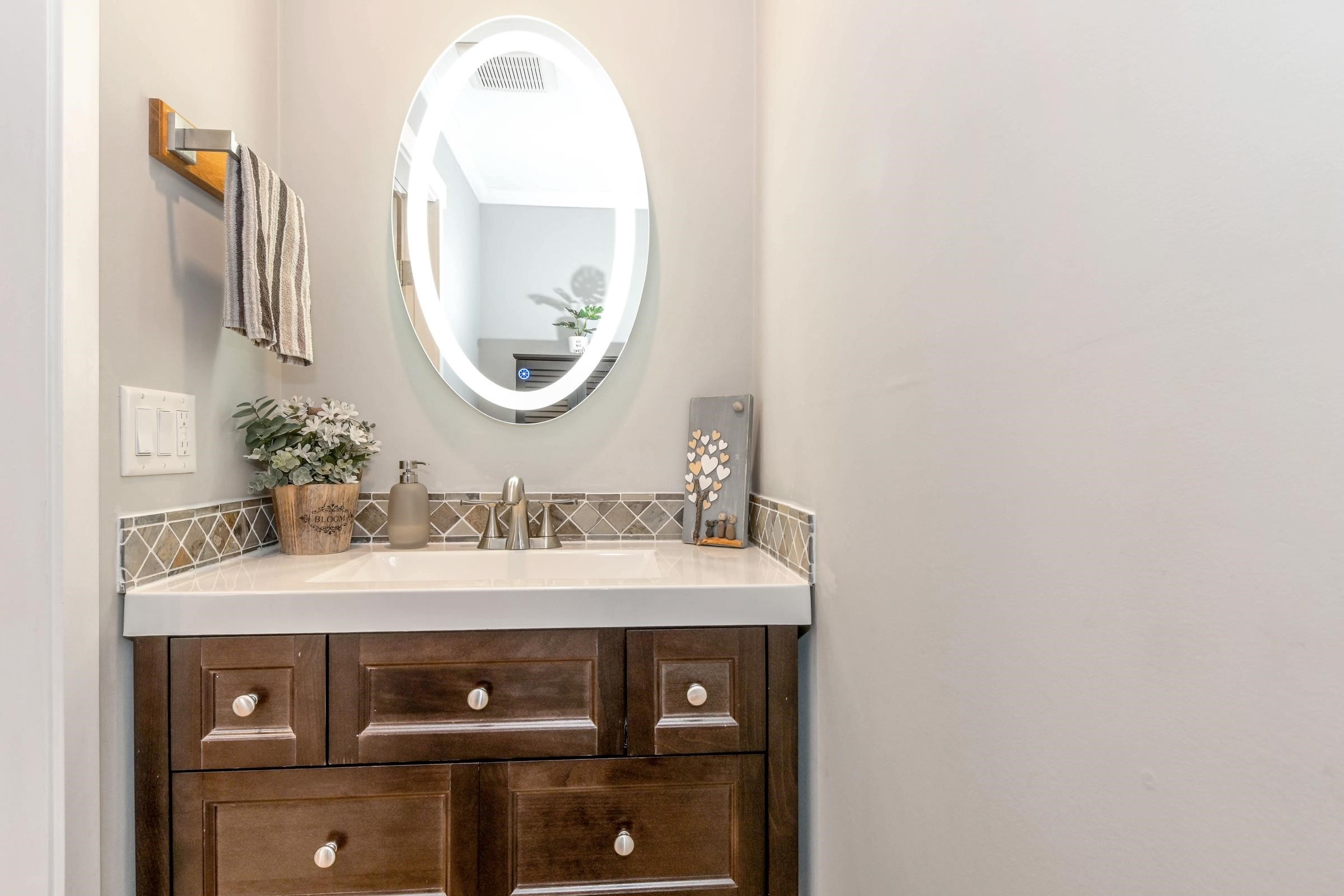 









27192


34

Avenue,
Langley,




BC
V4W 3H4

