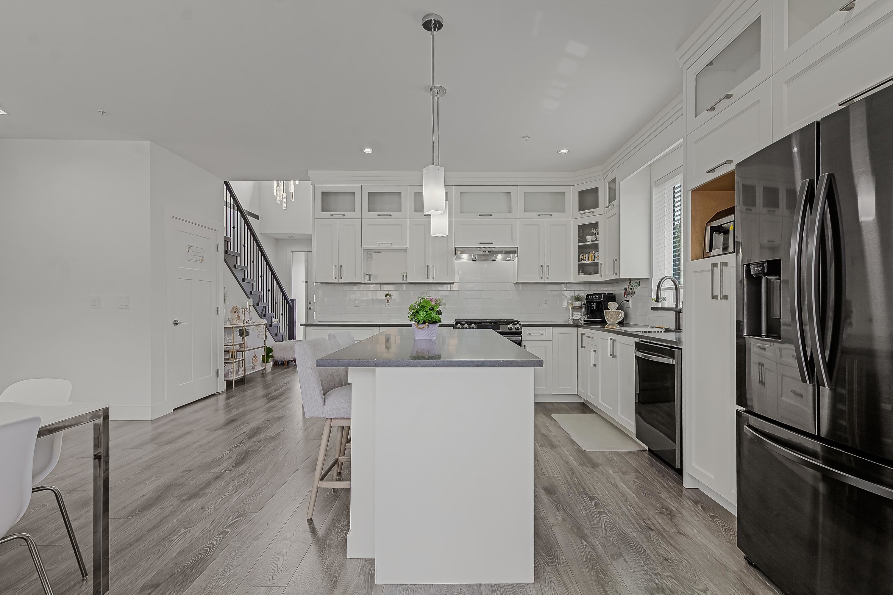 









33123


Benedict

Boulevard,
Mission,




BC
V2V 0H1

