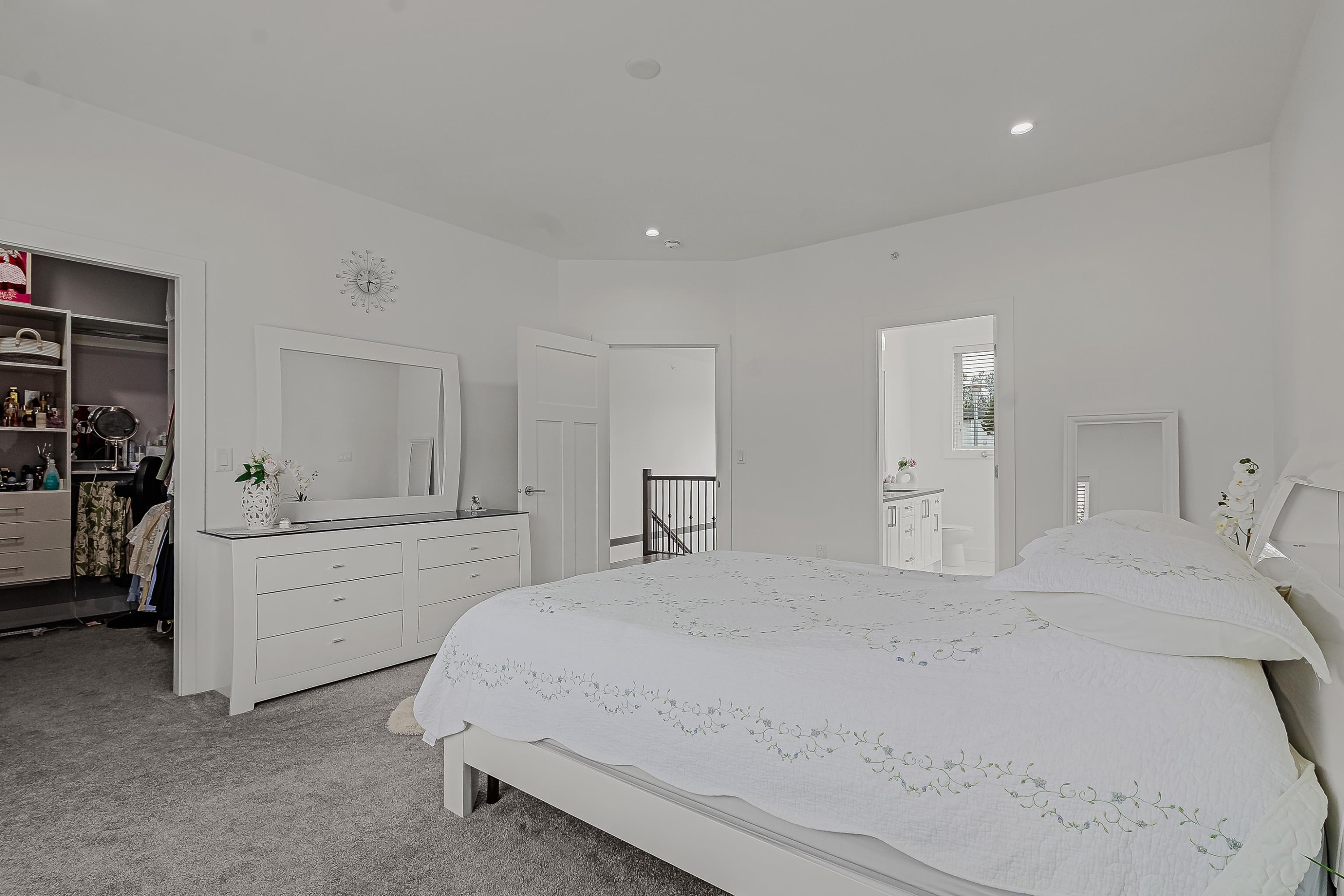 









33123


Benedict

Boulevard,
Mission,




BC
V2V 0H1

