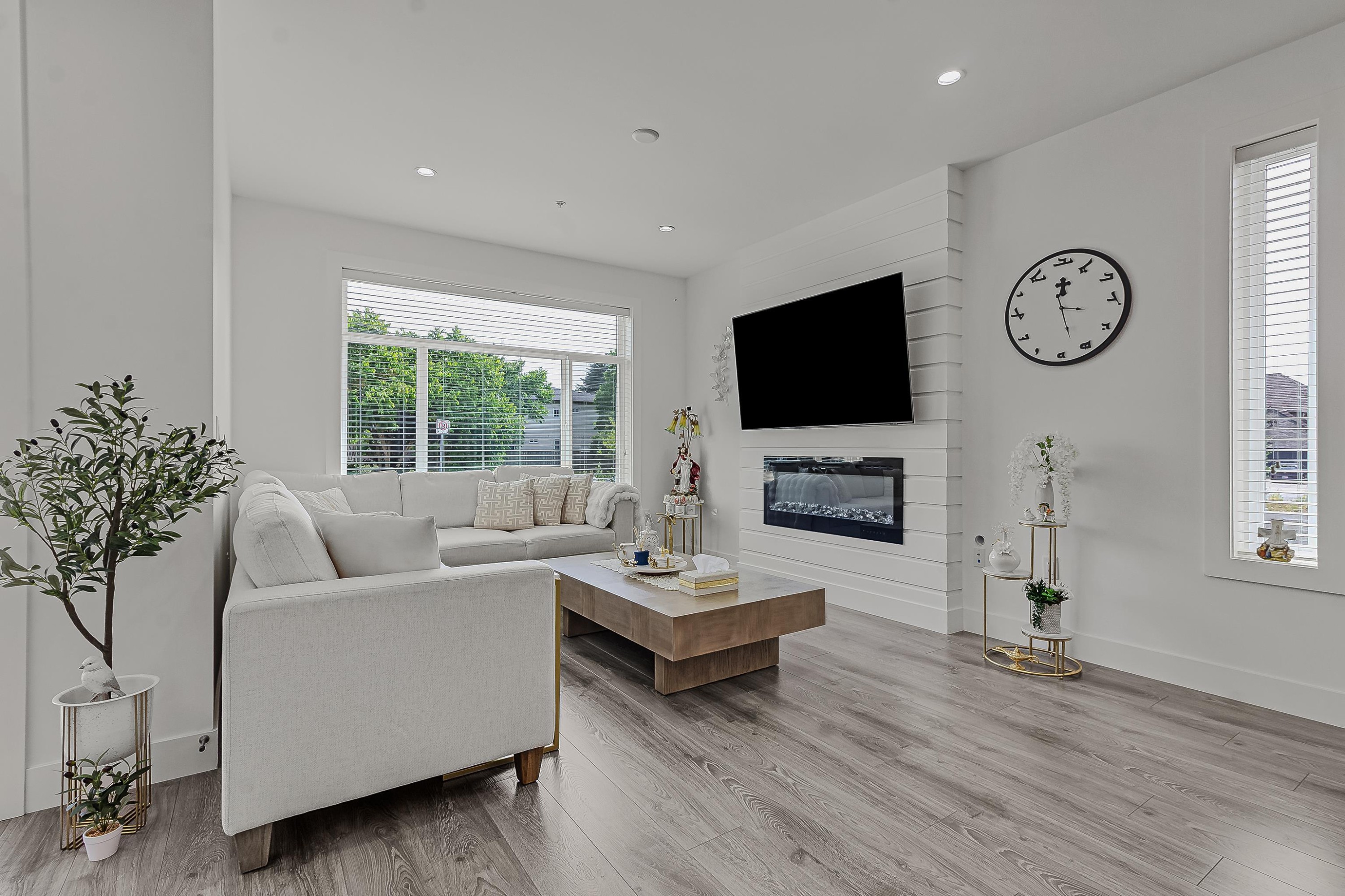









33123


Benedict

Boulevard,
Mission,




BC
V2V 0H1

