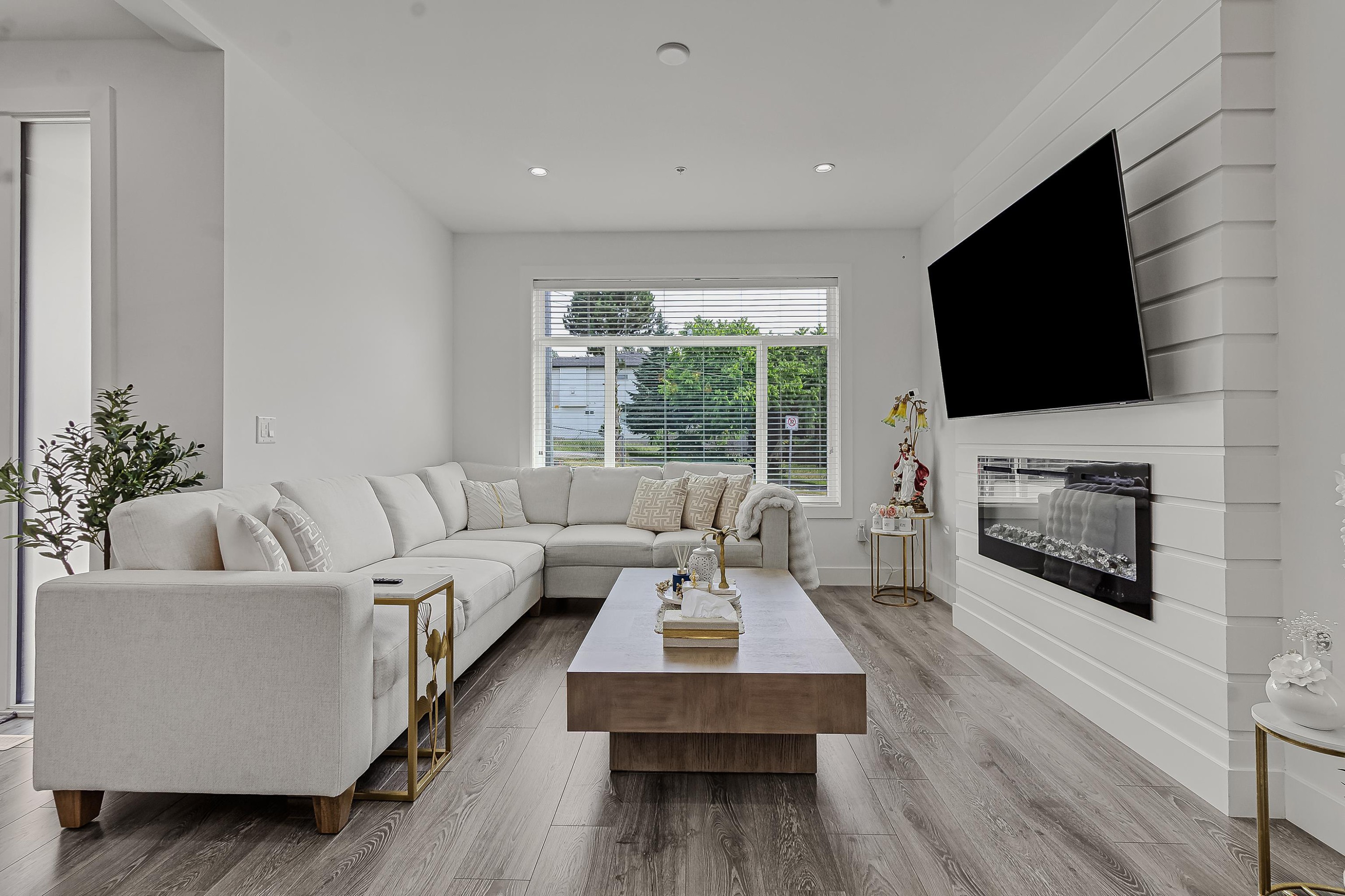 









33123


Benedict

Boulevard,
Mission,




BC
V2V 0H1

