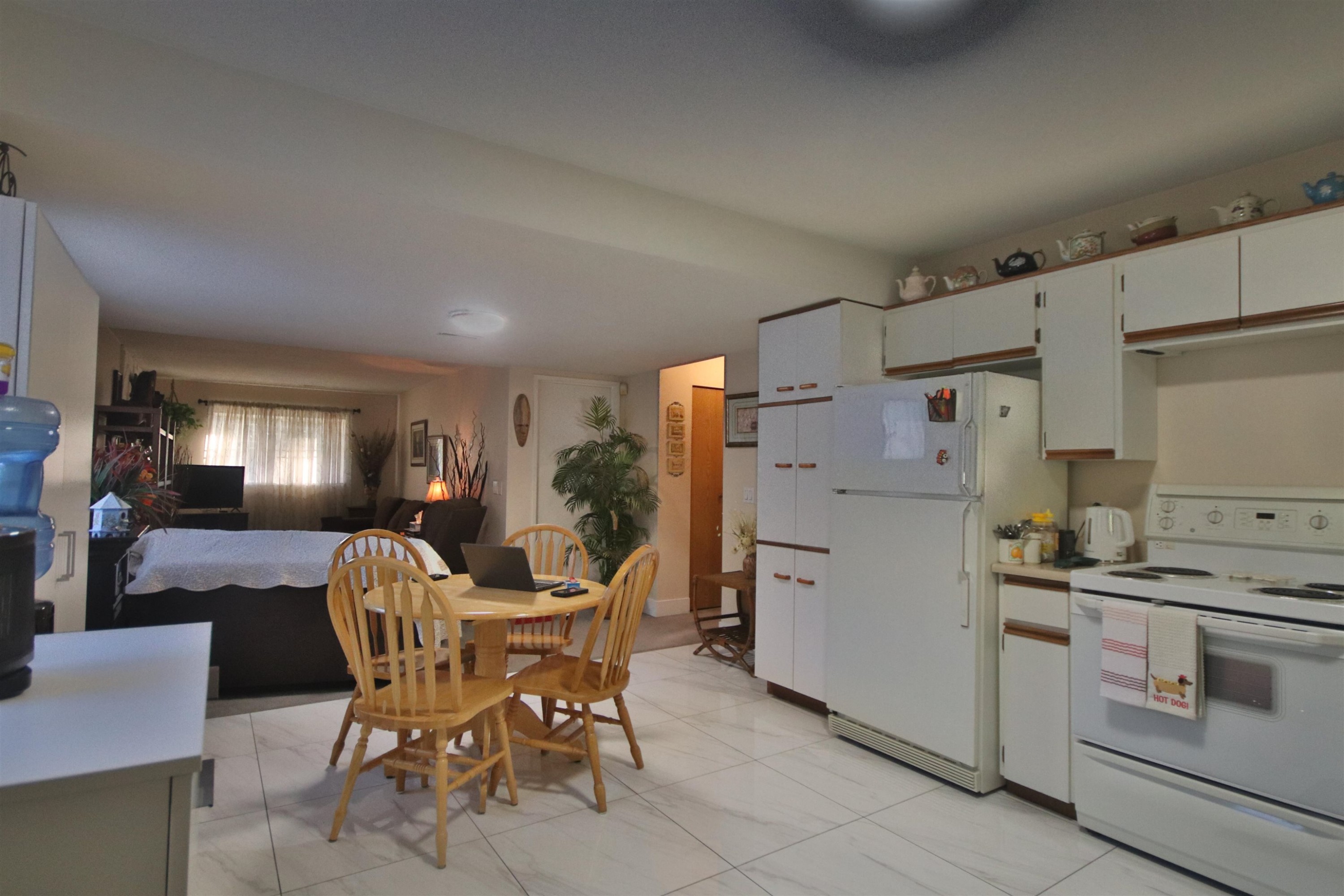 









15971


101a

Avenue,
Surrey,




BC
V4N 2N6

