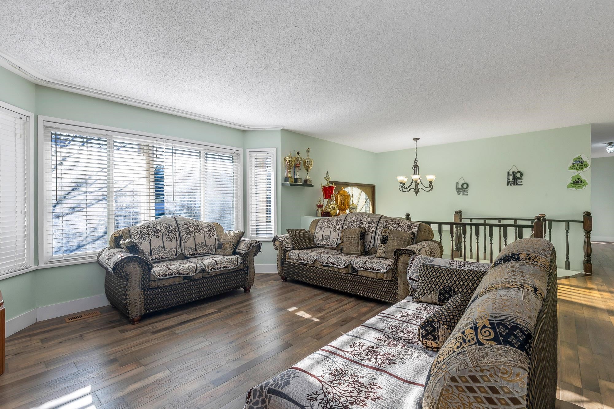 









32615


Bevan

Avenue,
Abbotsford,




BC
V2T 1G5

