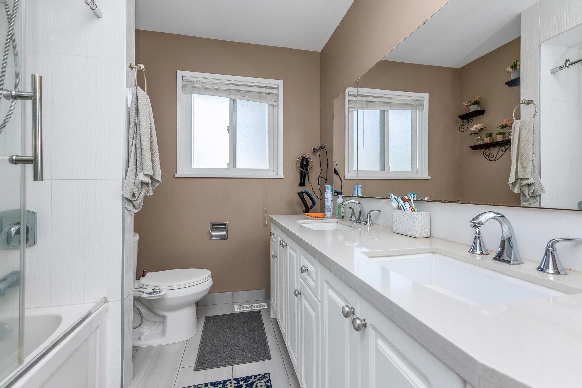









32615


Bevan

Avenue,
Abbotsford,




BC
V2T 1G5

