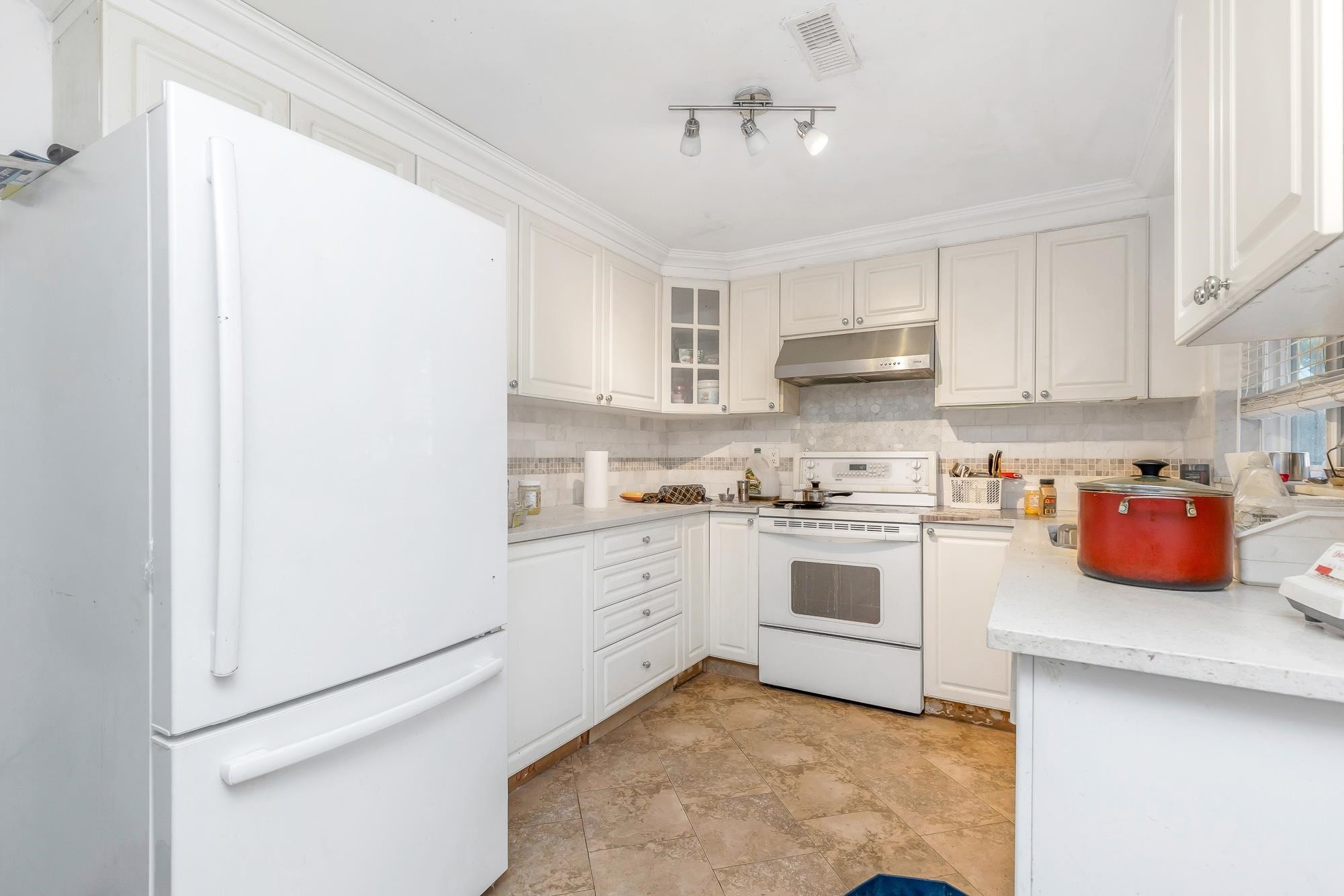 









32615


Bevan

Avenue,
Abbotsford,




BC
V2T 1G5

