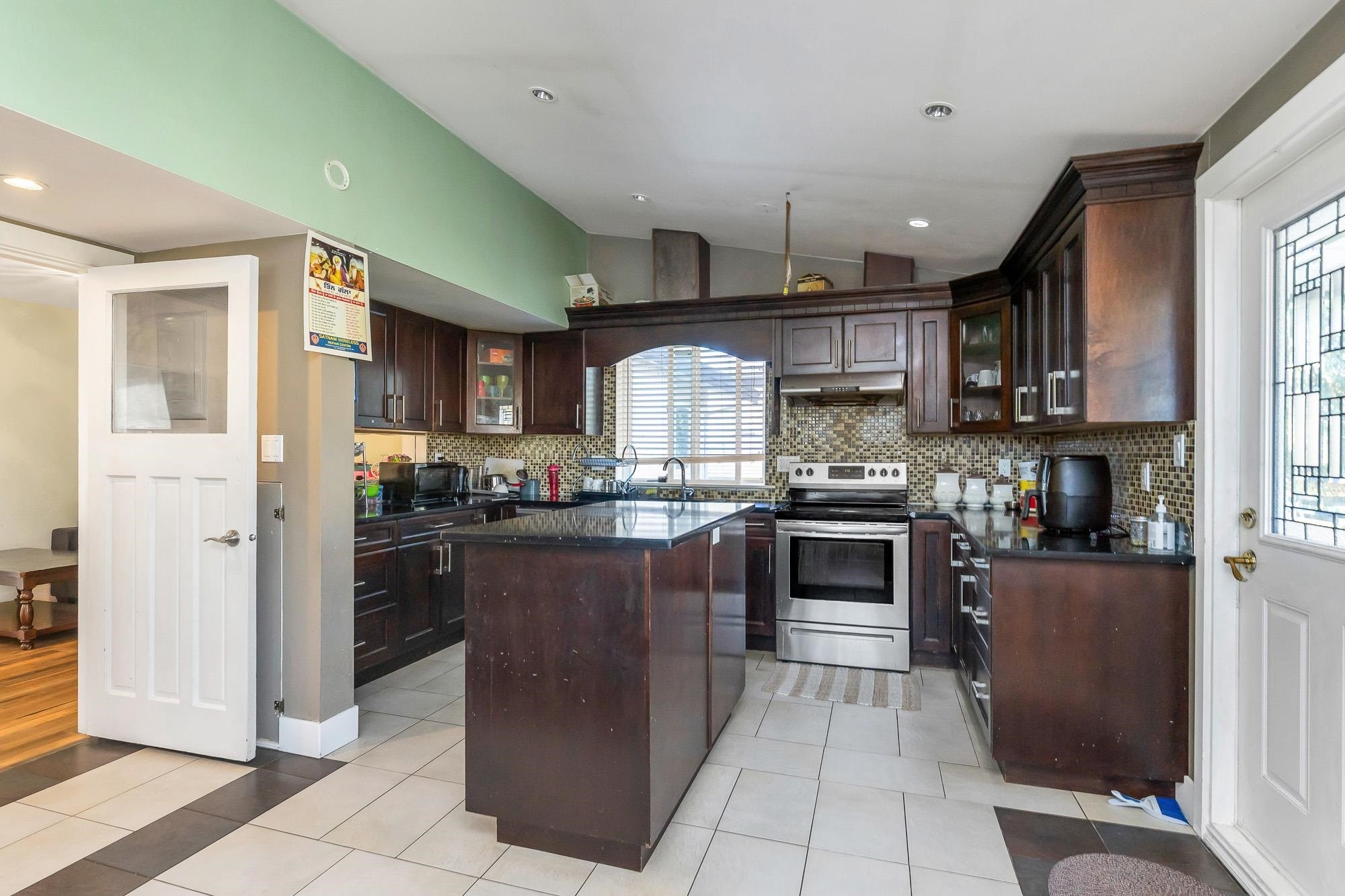 









32615


Bevan

Avenue,
Abbotsford,




BC
V2T 1G5

