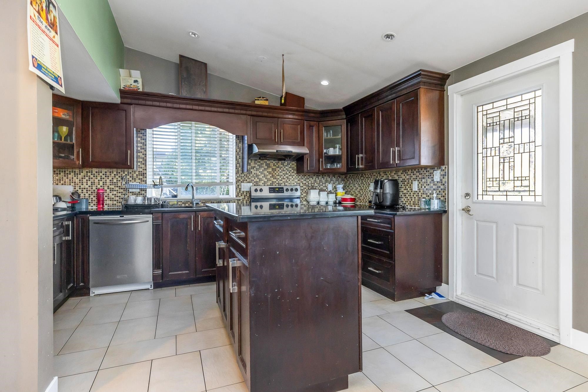 









32615


Bevan

Avenue,
Abbotsford,




BC
V2T 1G5

