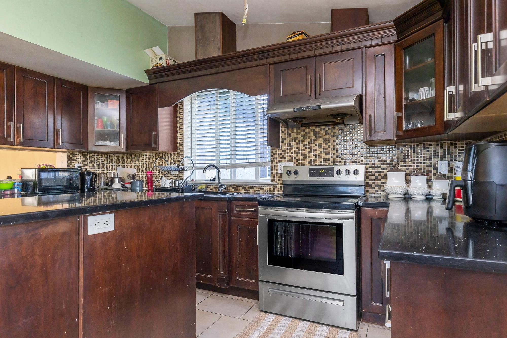 









32615


Bevan

Avenue,
Abbotsford,




BC
V2T 1G5


