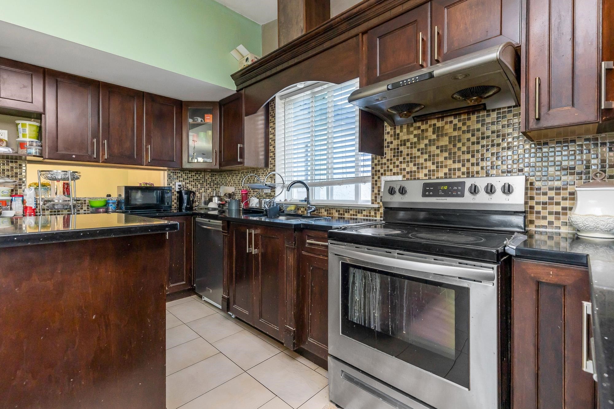 









32615


Bevan

Avenue,
Abbotsford,




BC
V2T 1G5

