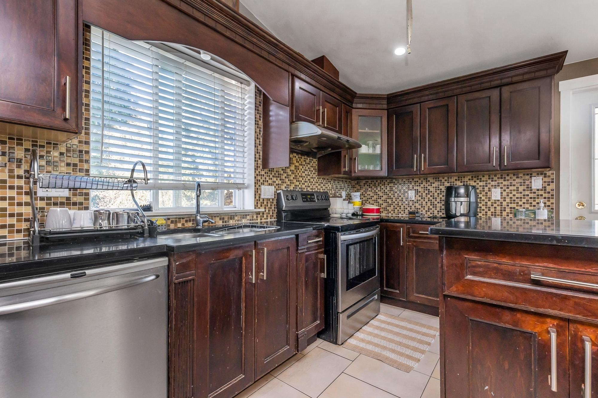 









32615


Bevan

Avenue,
Abbotsford,




BC
V2T 1G5

