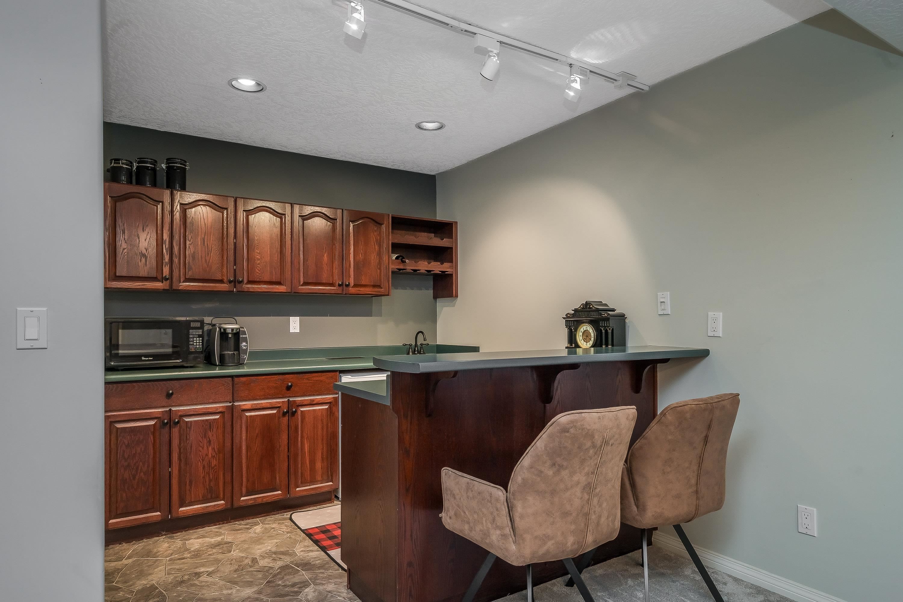 









4001


Old Clayburn

Road, 79,
Abbotsford,




BC
V3G 1C5

