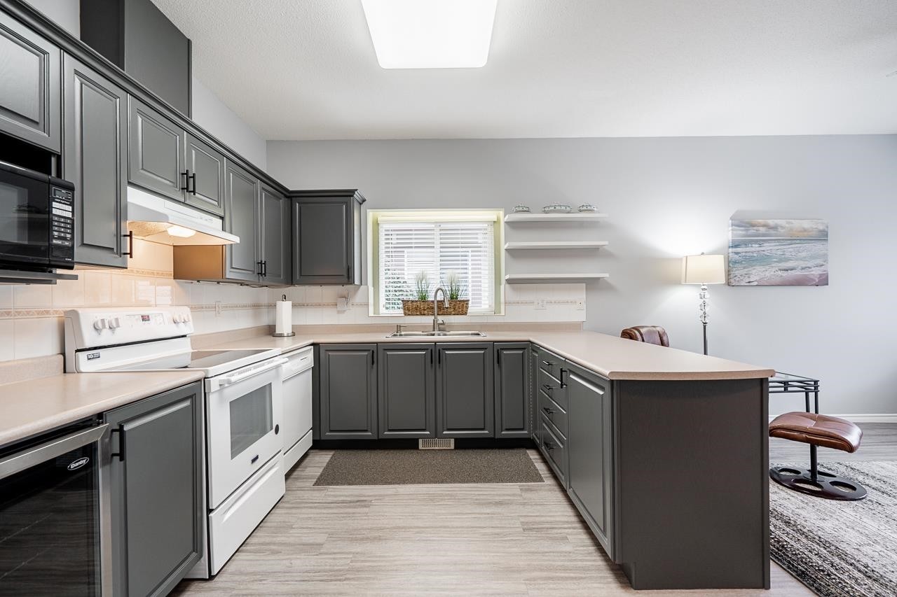 









18939


65

Avenue, 30,
Surrey,




BC
V3S 8Y2

