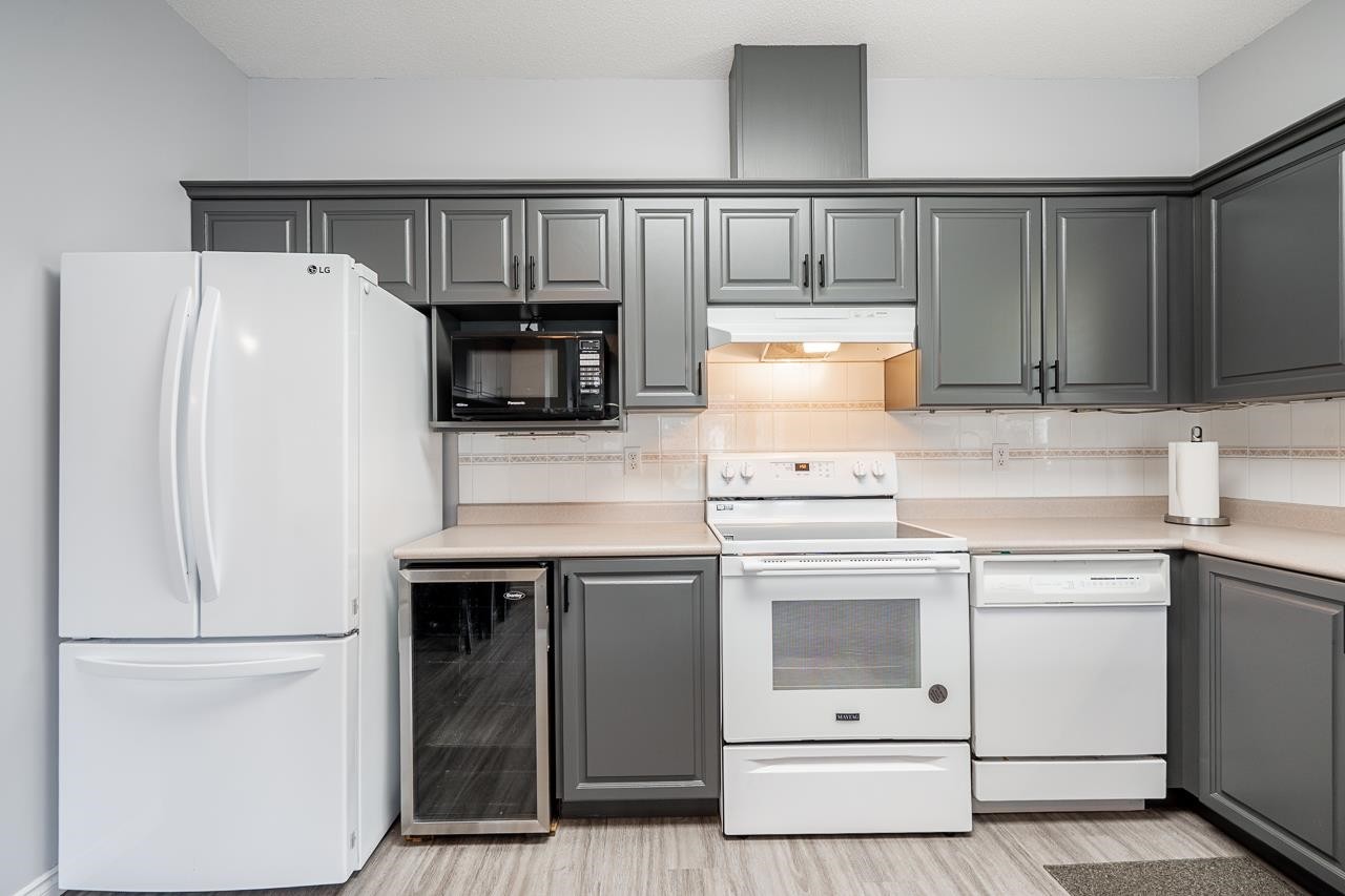 









18939


65

Avenue, 30,
Surrey,




BC
V3S 8Y2

