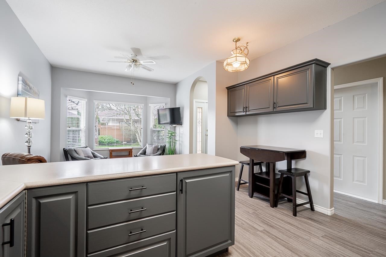 









18939


65

Avenue, 30,
Surrey,




BC
V3S 8Y2

