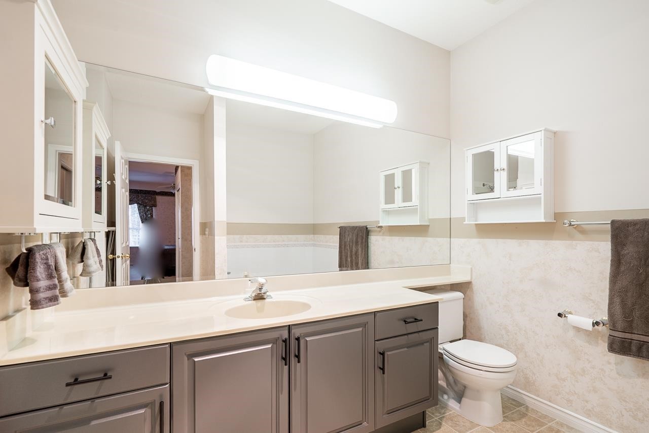 









18939


65

Avenue, 30,
Surrey,




BC
V3S 8Y2

