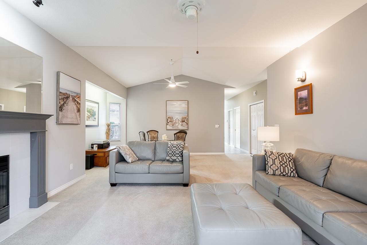 









18939


65

Avenue, 30,
Surrey,




BC
V3S 8Y2

