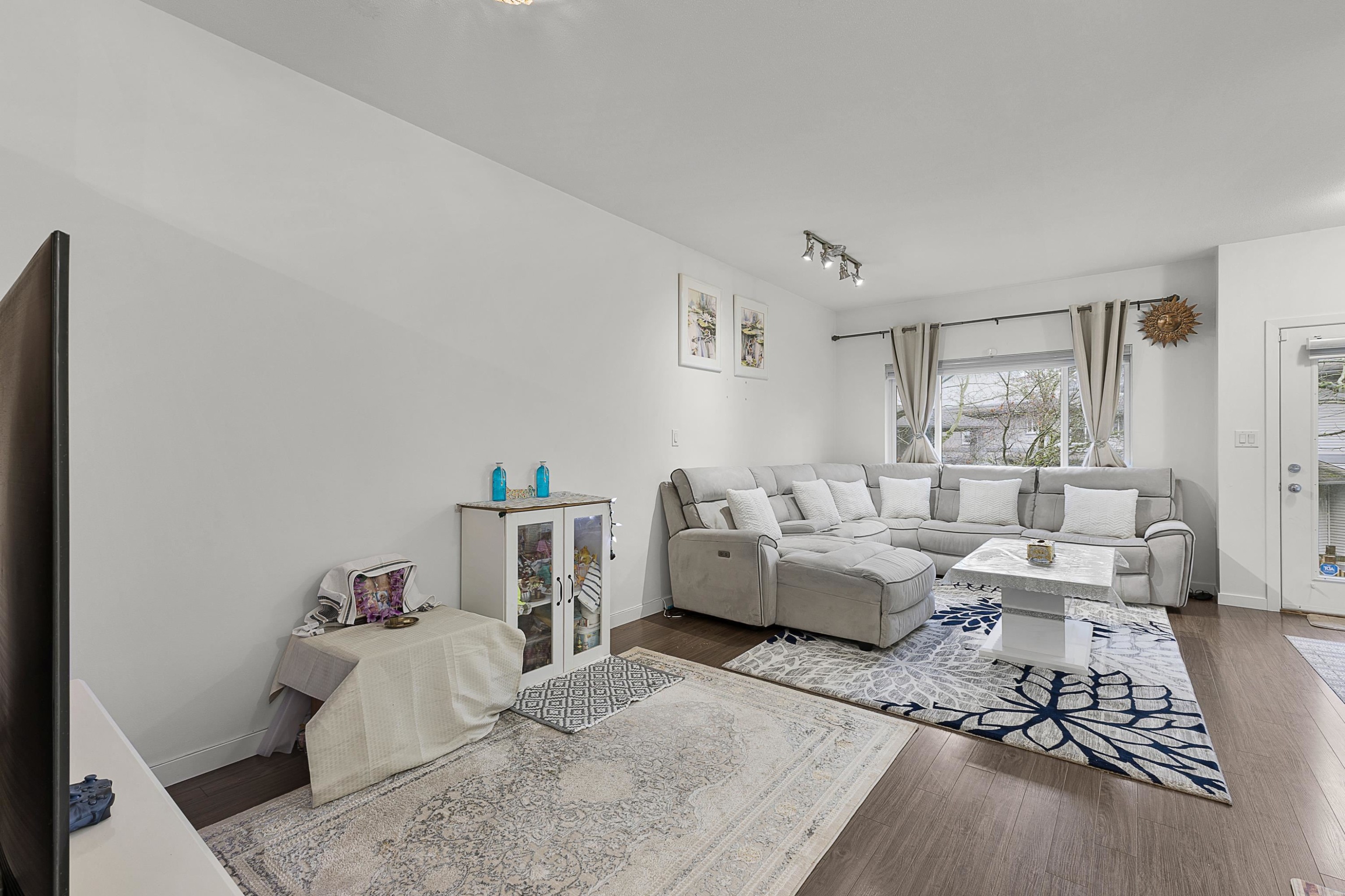 









18701


66

Avenue, 166,
Surrey,




BC
V3S 4P3

