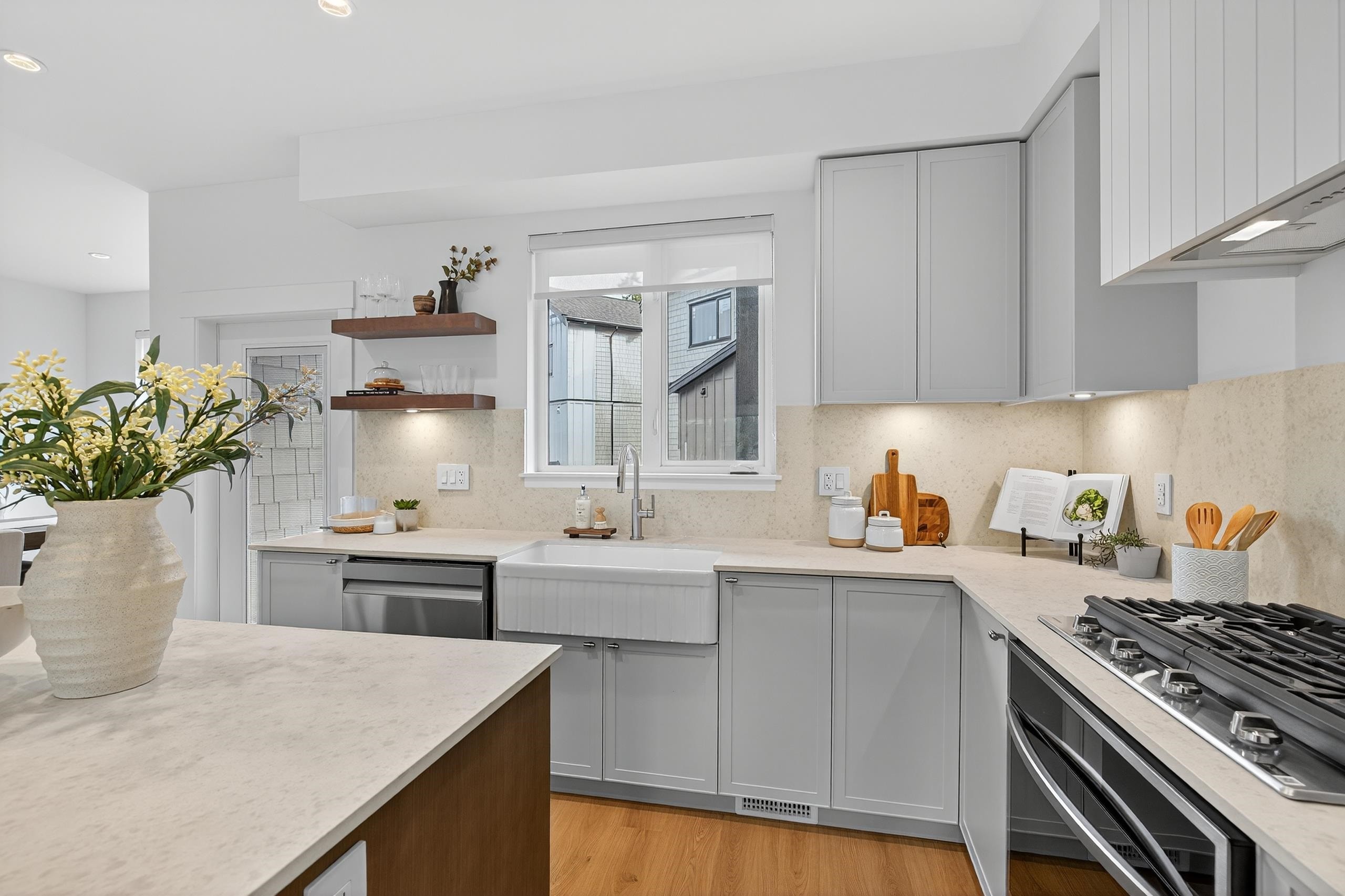 









6828


208a

Street, 6,
Langley,




BC
V2Y 2R7

