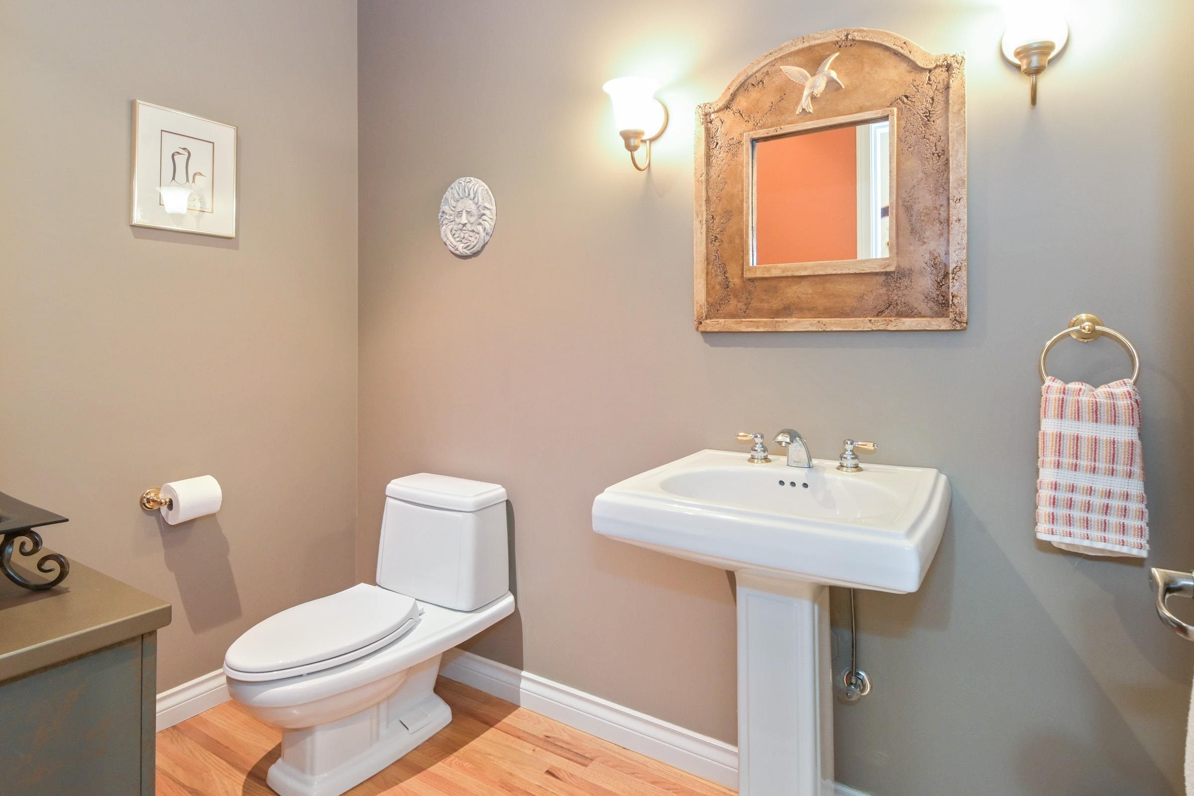 









15560


36b

Avenue,
Surrey,




BC
V3Z 0H1

