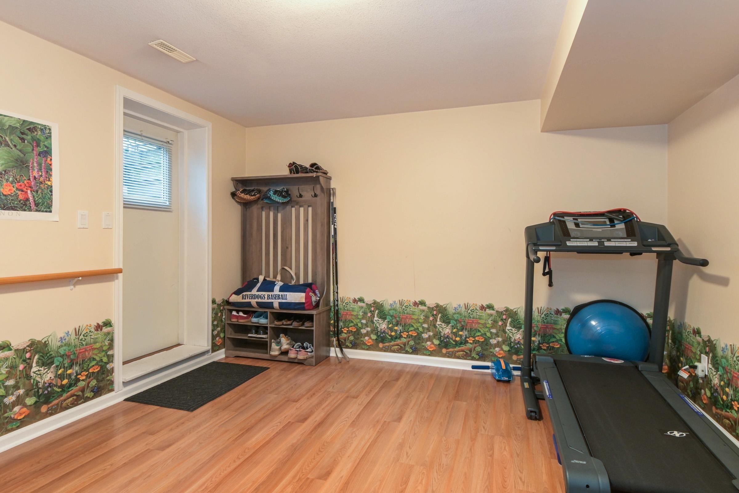 









15560


36b

Avenue,
Surrey,




BC
V3Z 0H1

