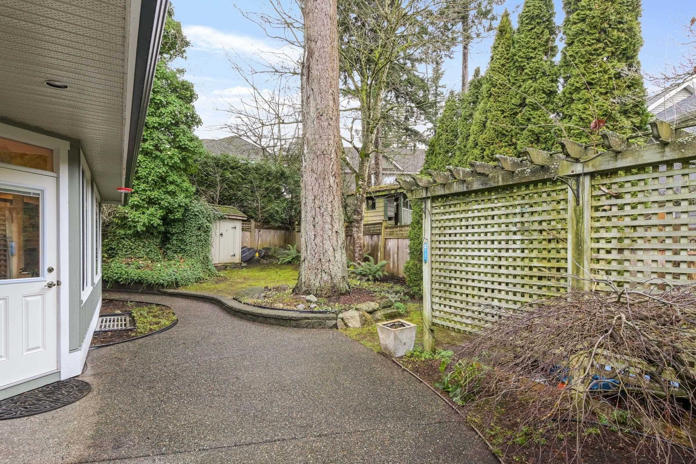 









15560


36b

Avenue,
Surrey,




BC
V3Z 0H1

