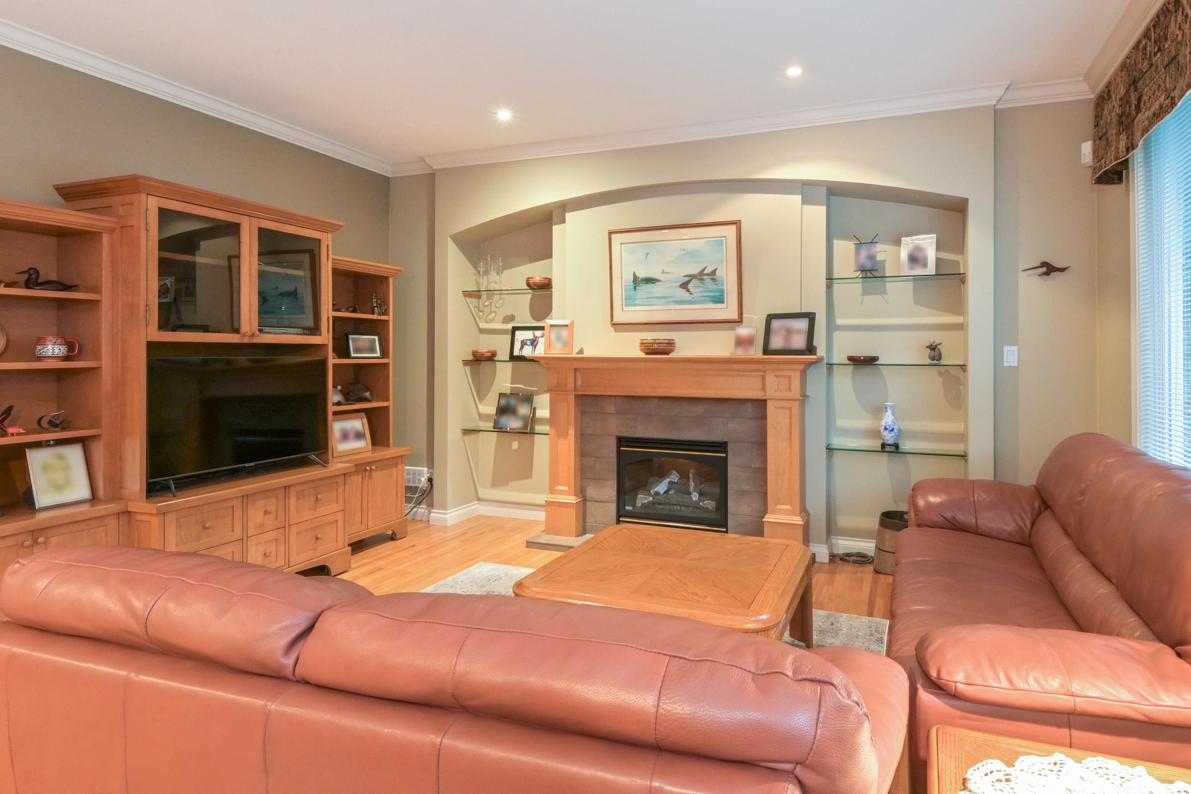 









15560


36b

Avenue,
Surrey,




BC
V3Z 0H1

