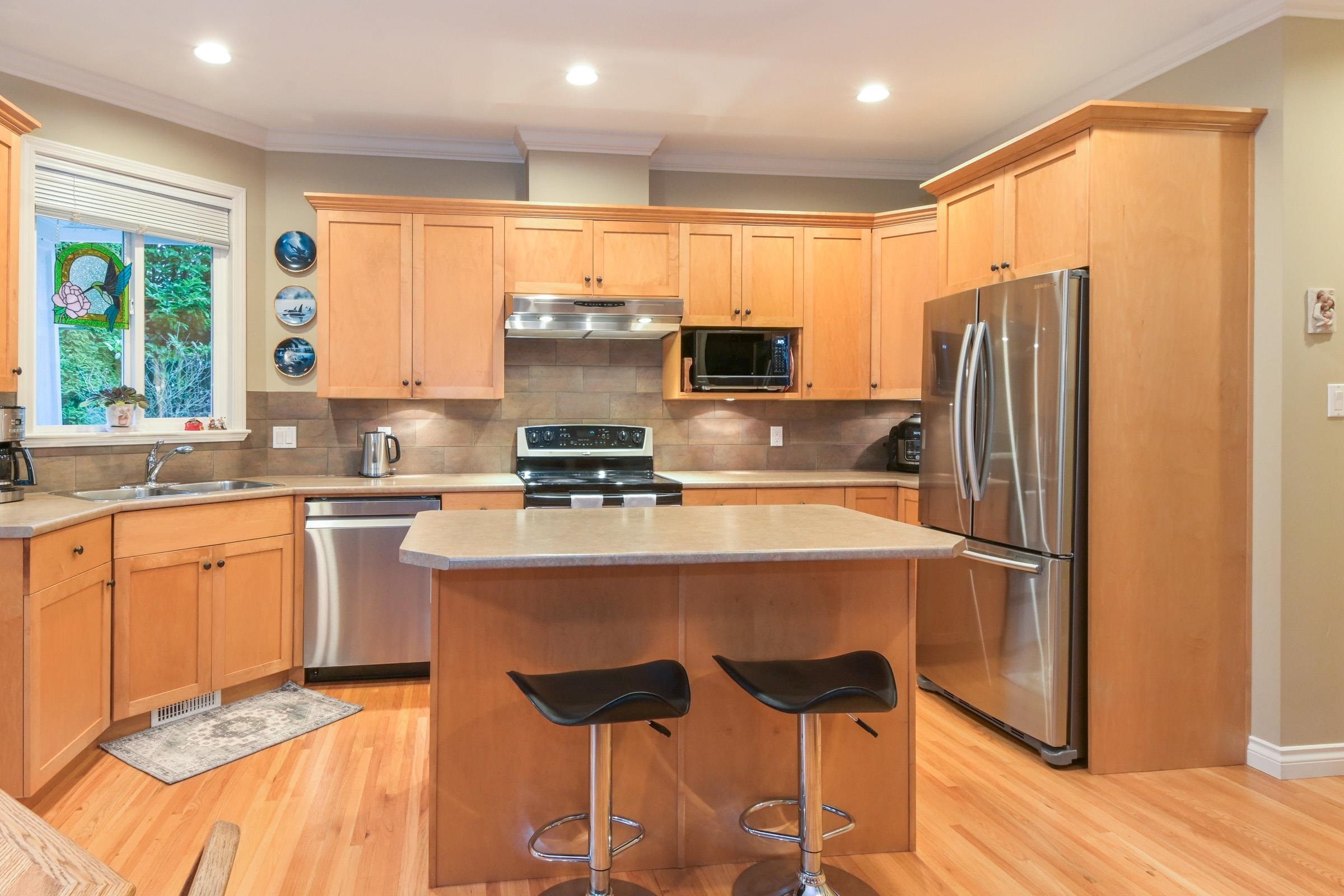 









15560


36b

Avenue,
Surrey,




BC
V3Z 0H1

