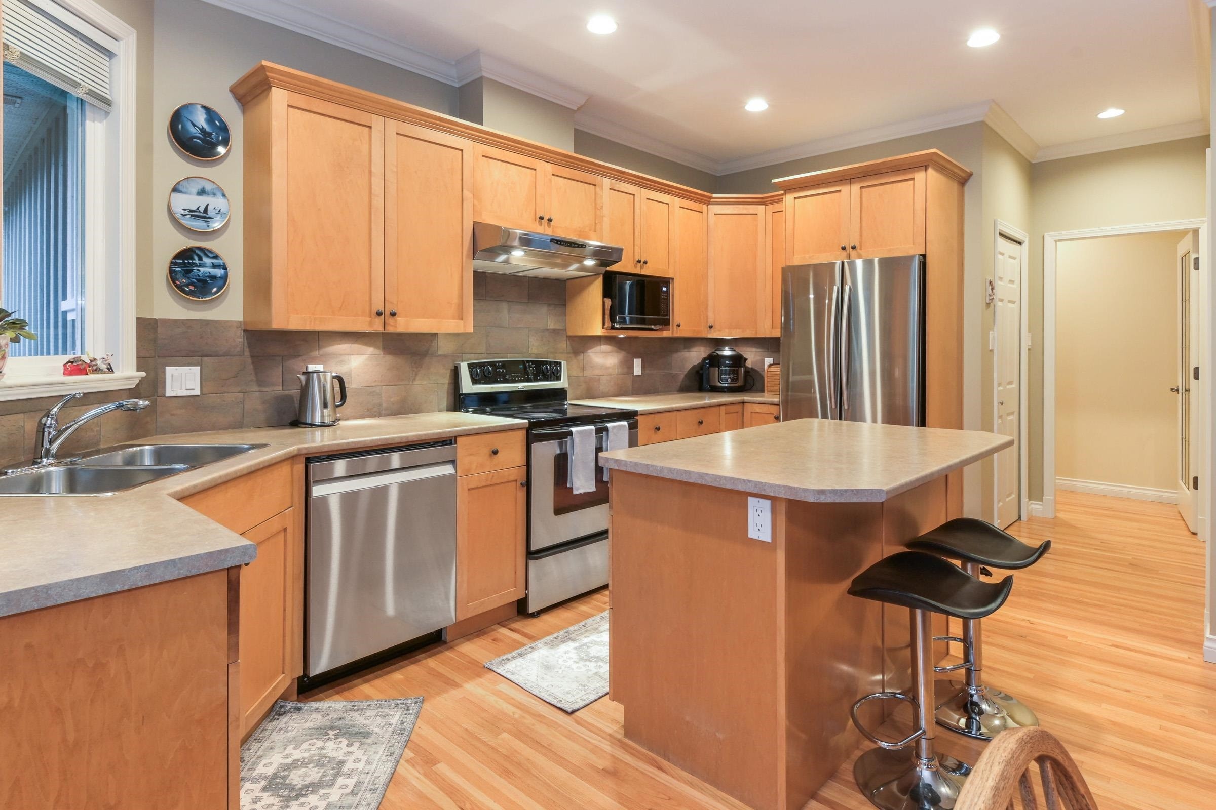 









15560


36b

Avenue,
Surrey,




BC
V3Z 0H1

