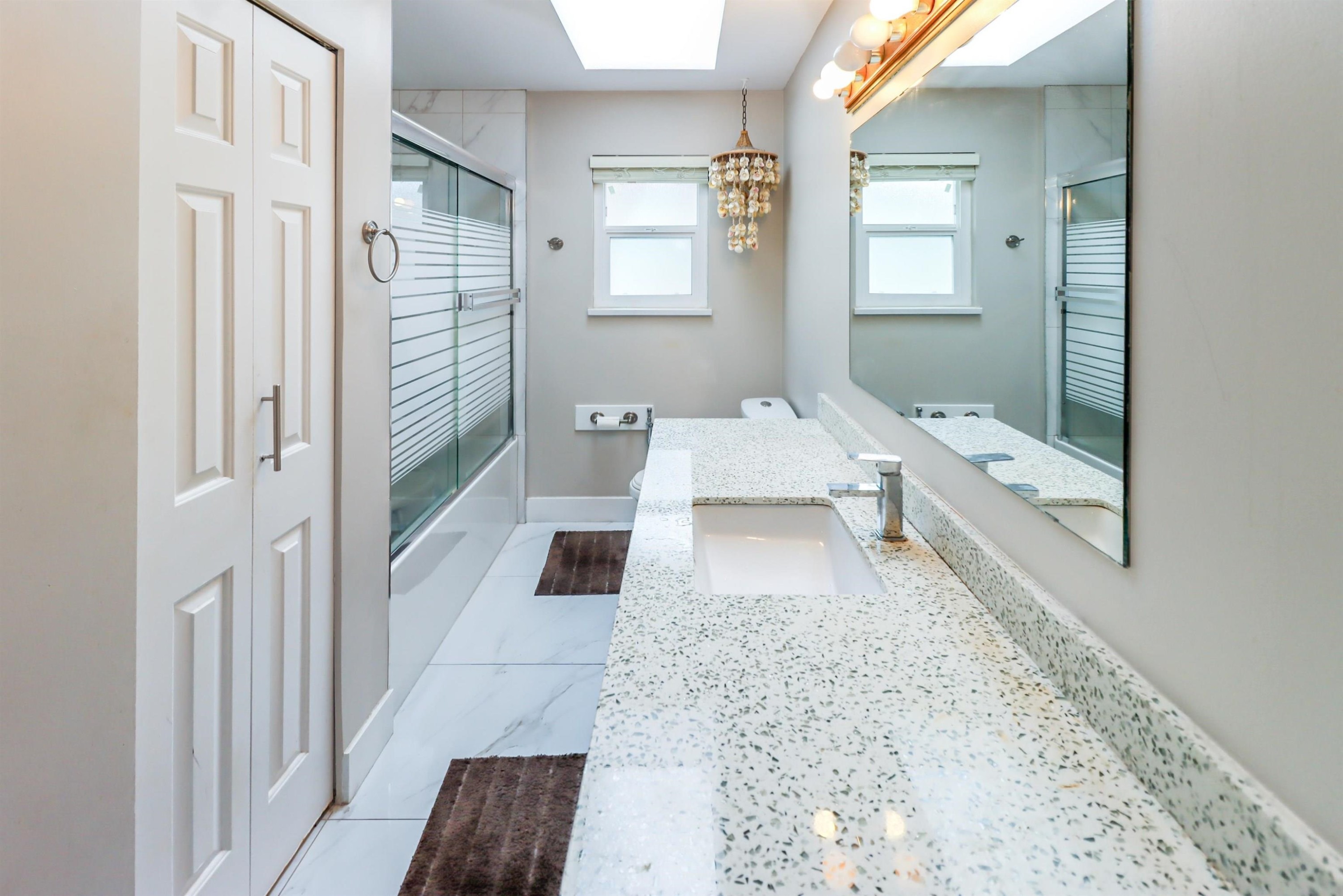 









7176


124

Street,
Surrey,




BC
V3W 3W8

