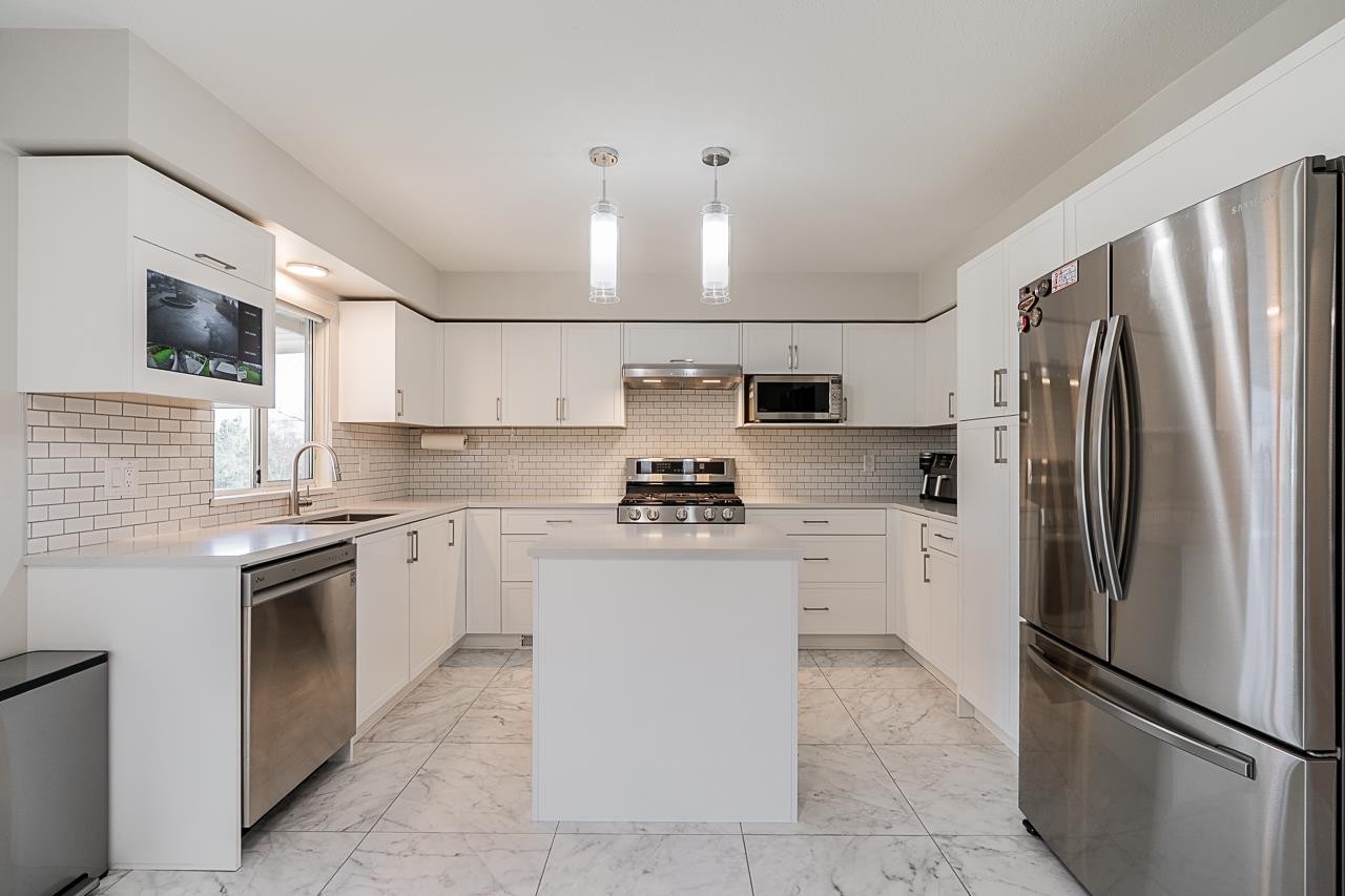 









7070


207

Street,
Langley,




BC
V2Y 1T4

