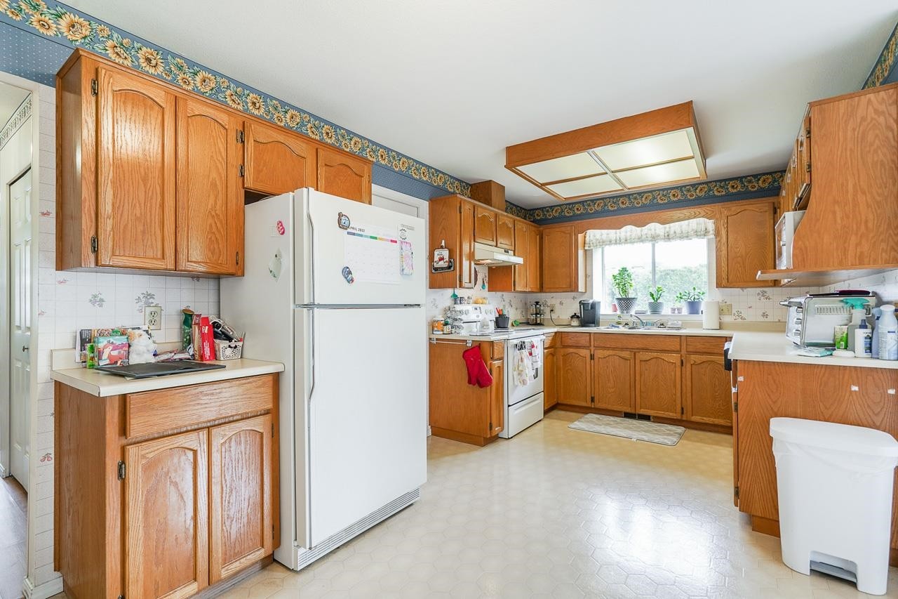 









3329


197

Street,
Langley,




BC
V3A 7X4

