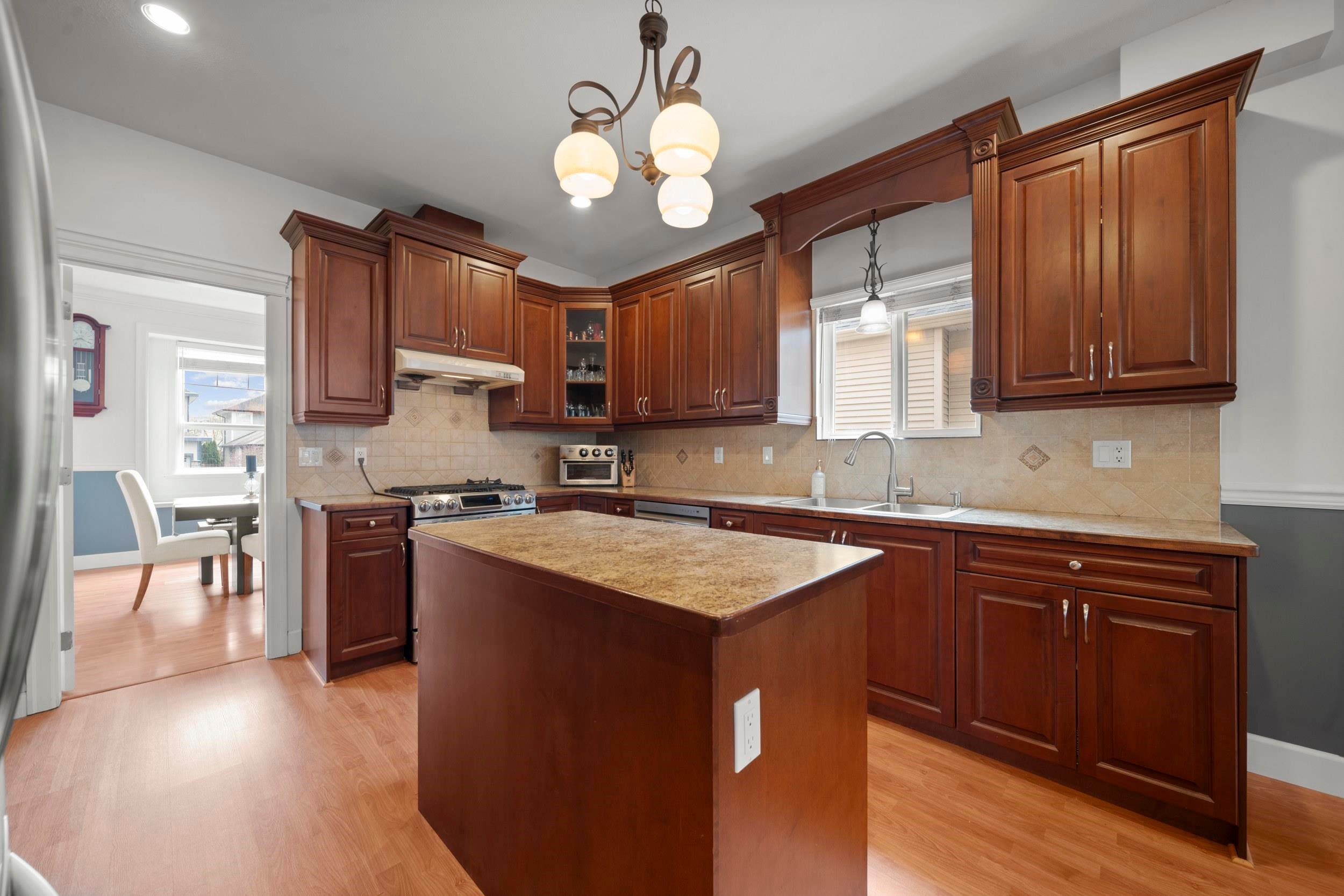 









18973


70b

Avenue,
Surrey,




BC
V4N 5N9

