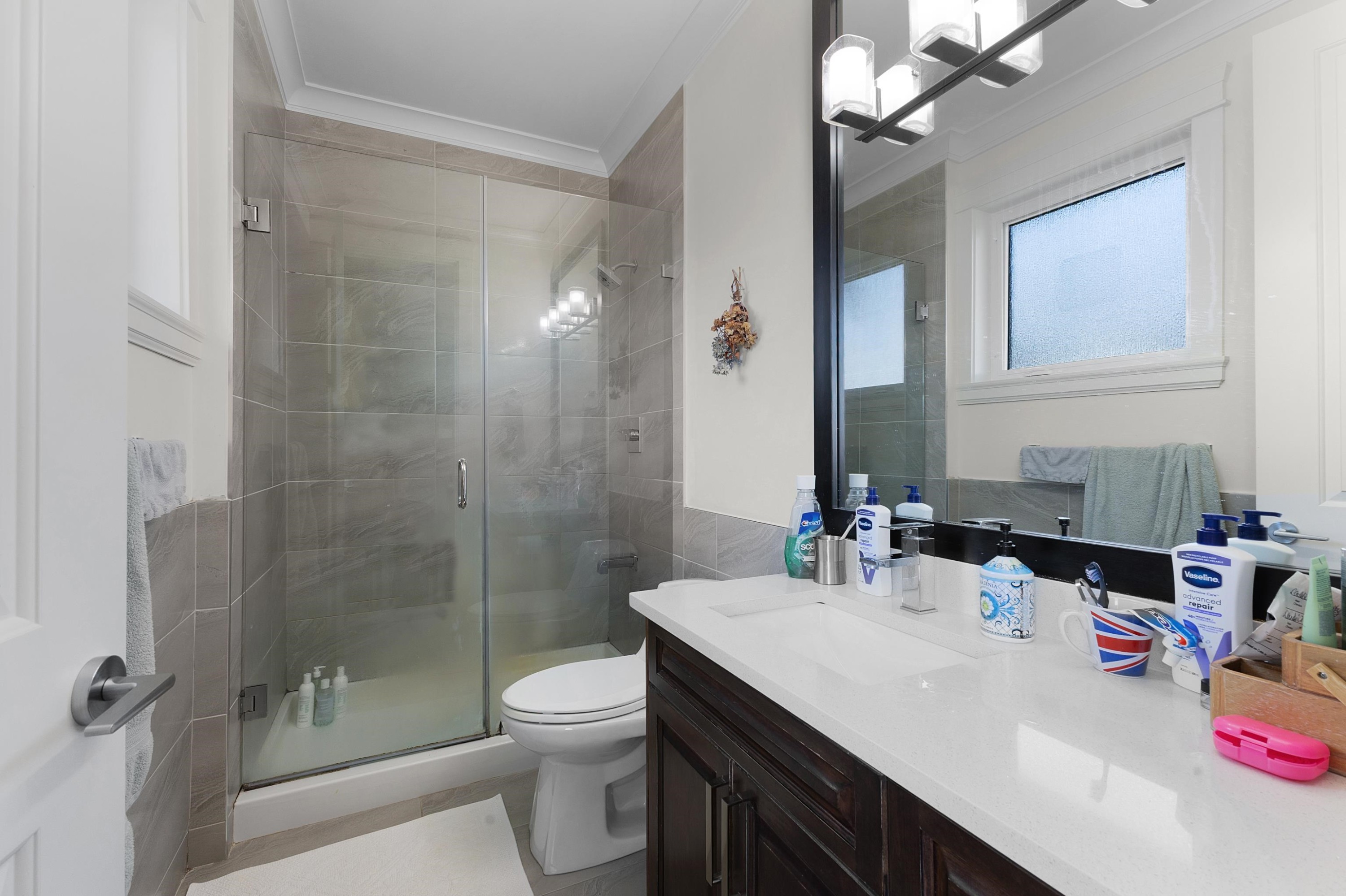 









4033


Prairie

Street,
Abbotsford,




BC
V4X 1X2

