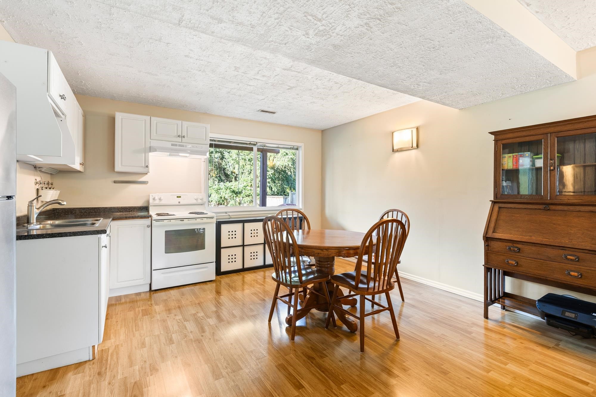 









4875


200

Street,
Langley,




BC
V3A 1L6

